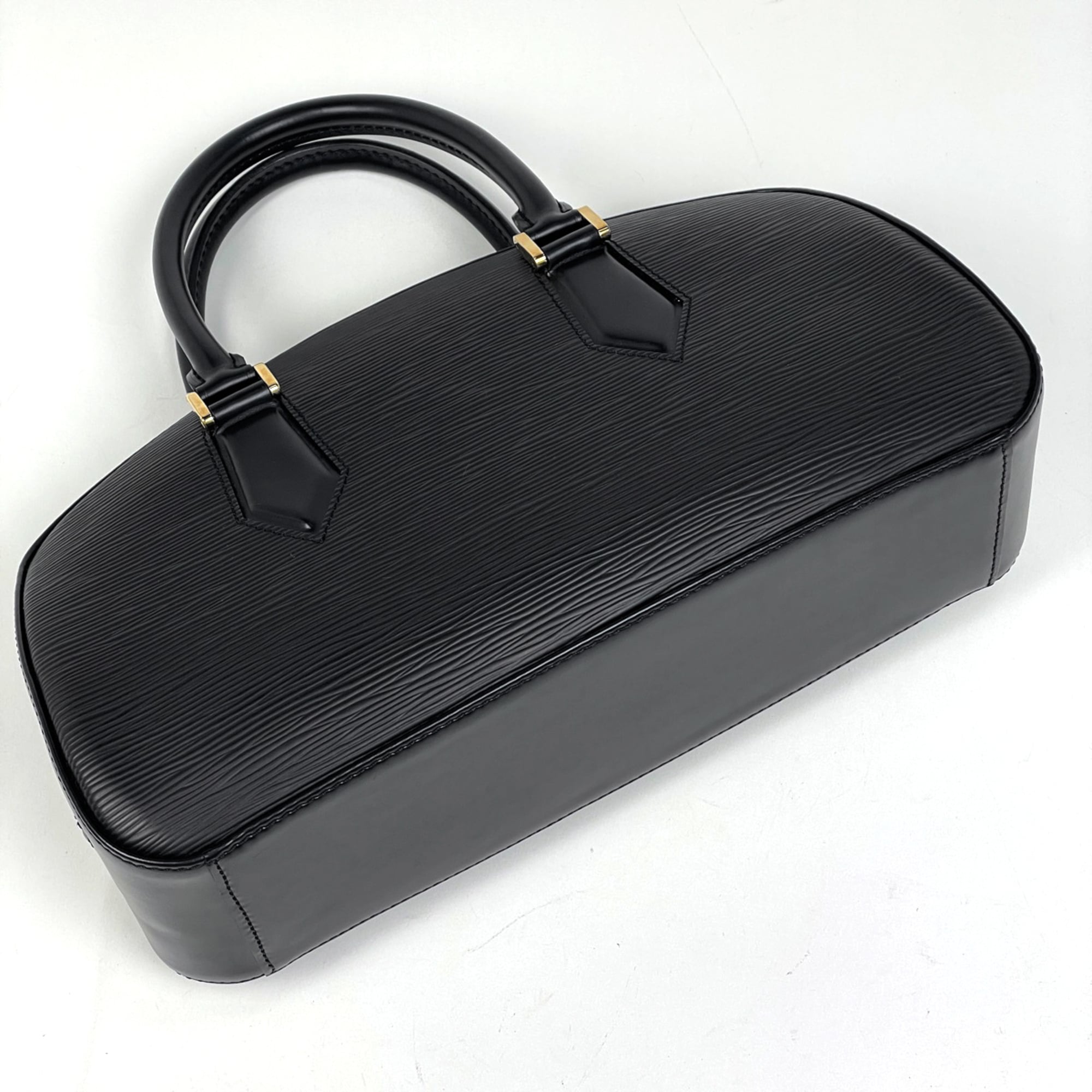 Louis Vuitton Epi Black Noir Epi Leather Handbag (Pre-Owned)