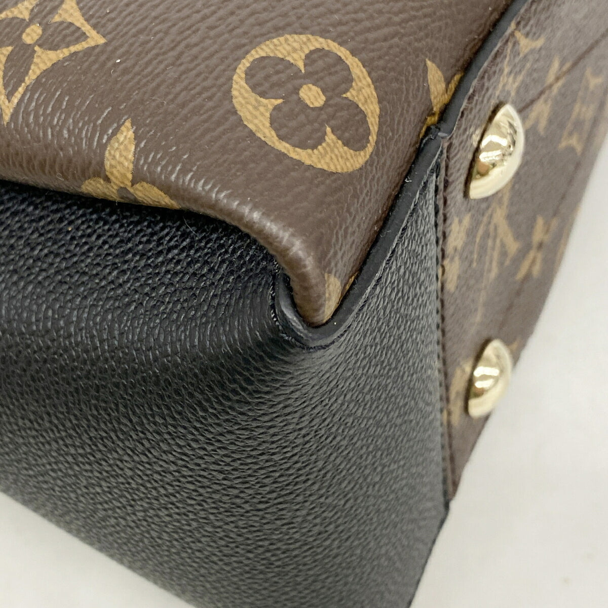 Louis Vuitton Noir Handbag (Pre-Owned)
