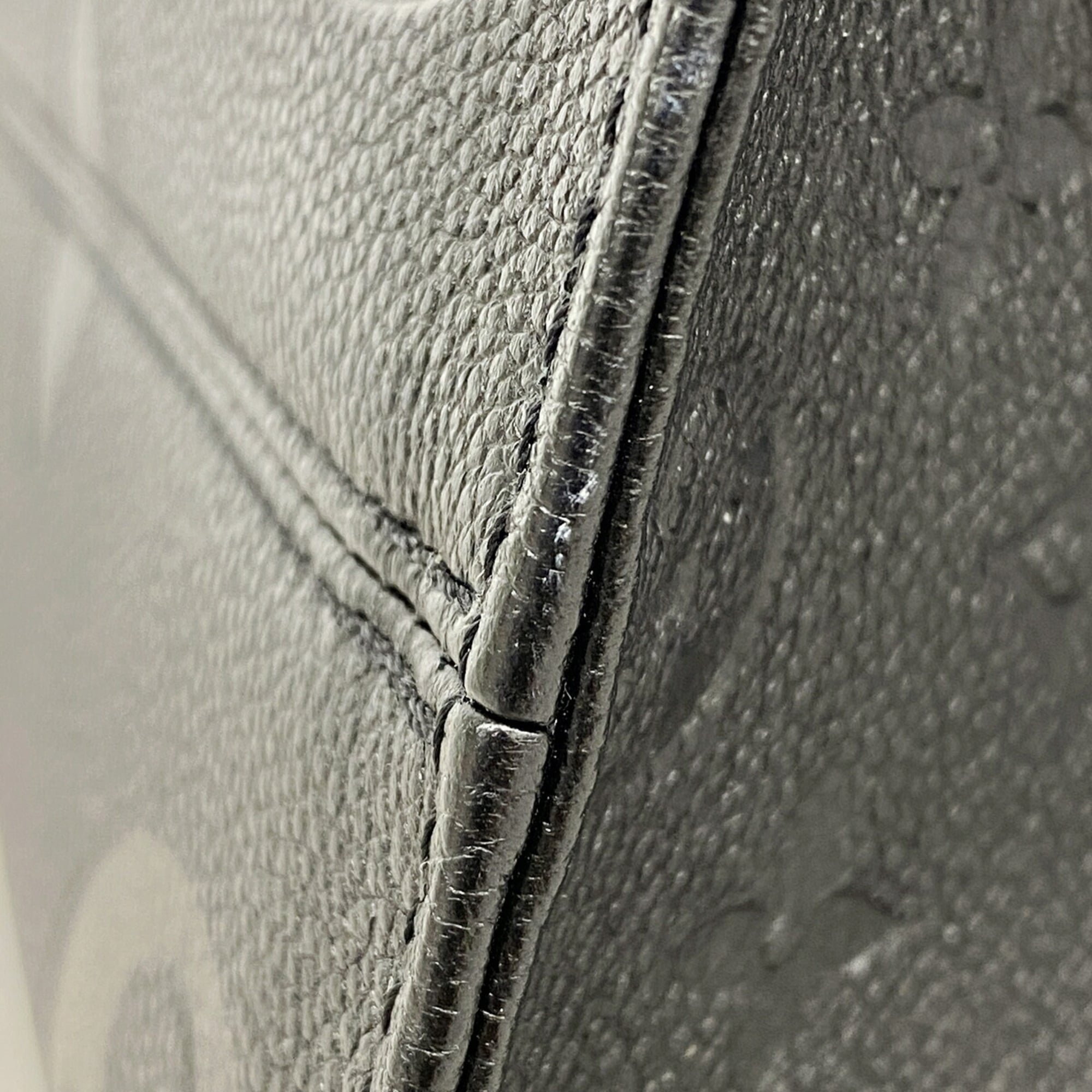 Louis Vuitton Noir Tote Bag (Pre-Owned)