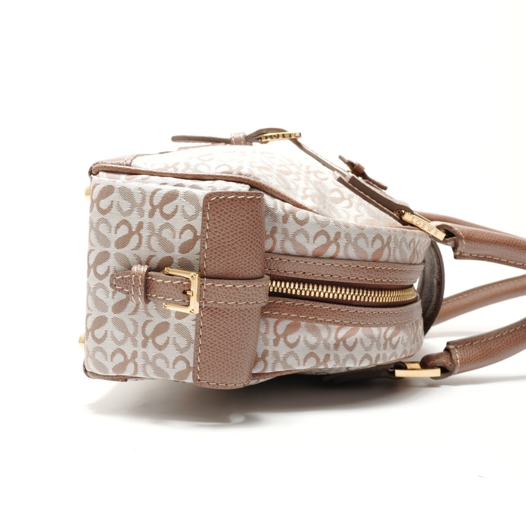 Loewe Beige Handbag (Pre-Owned)