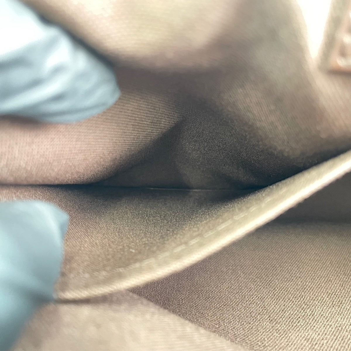 Louis Vuitton Brown Shoulder Bag (Pre-Owned)