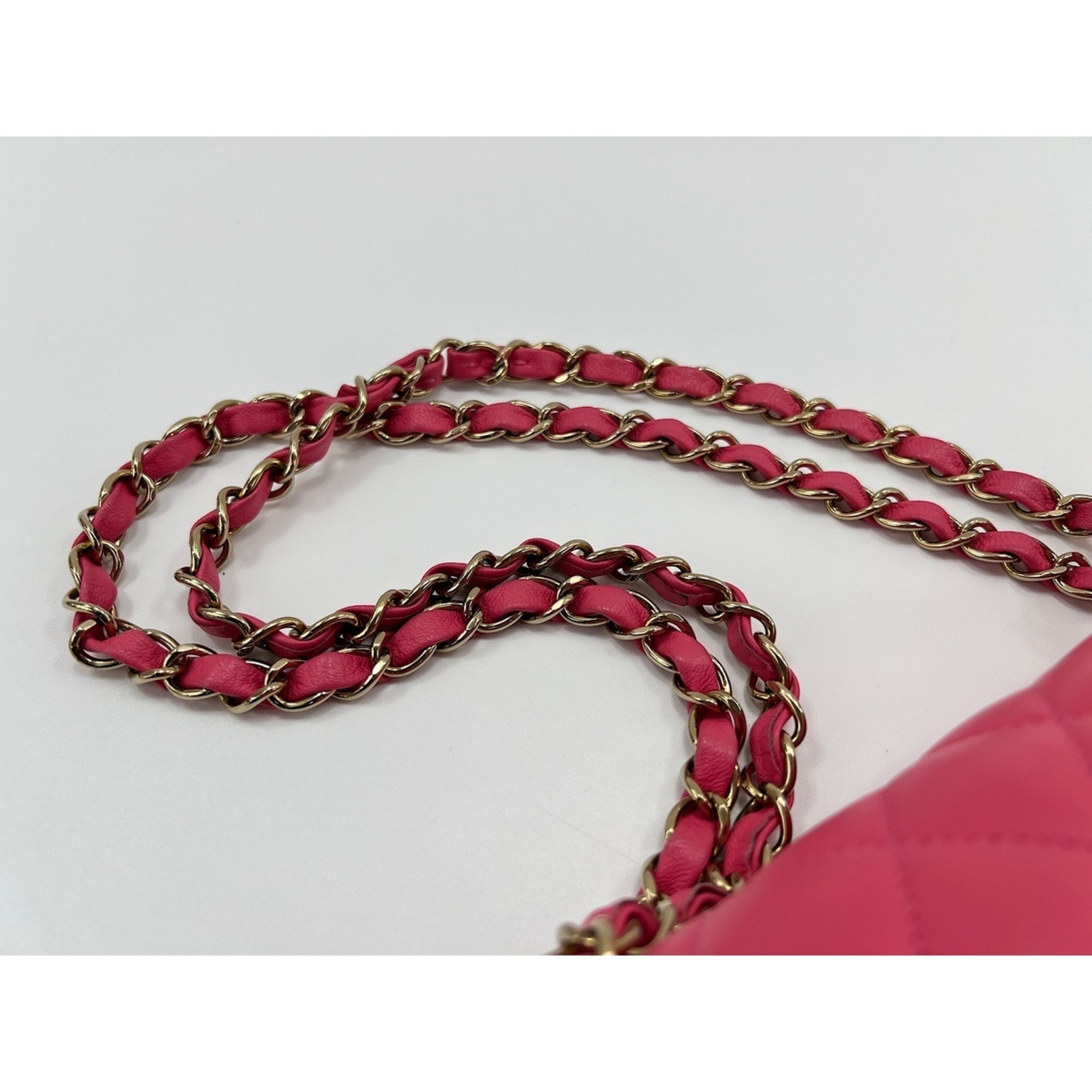 Chanel Matelasse Pink Shoulder Bag (Pre-Owned)