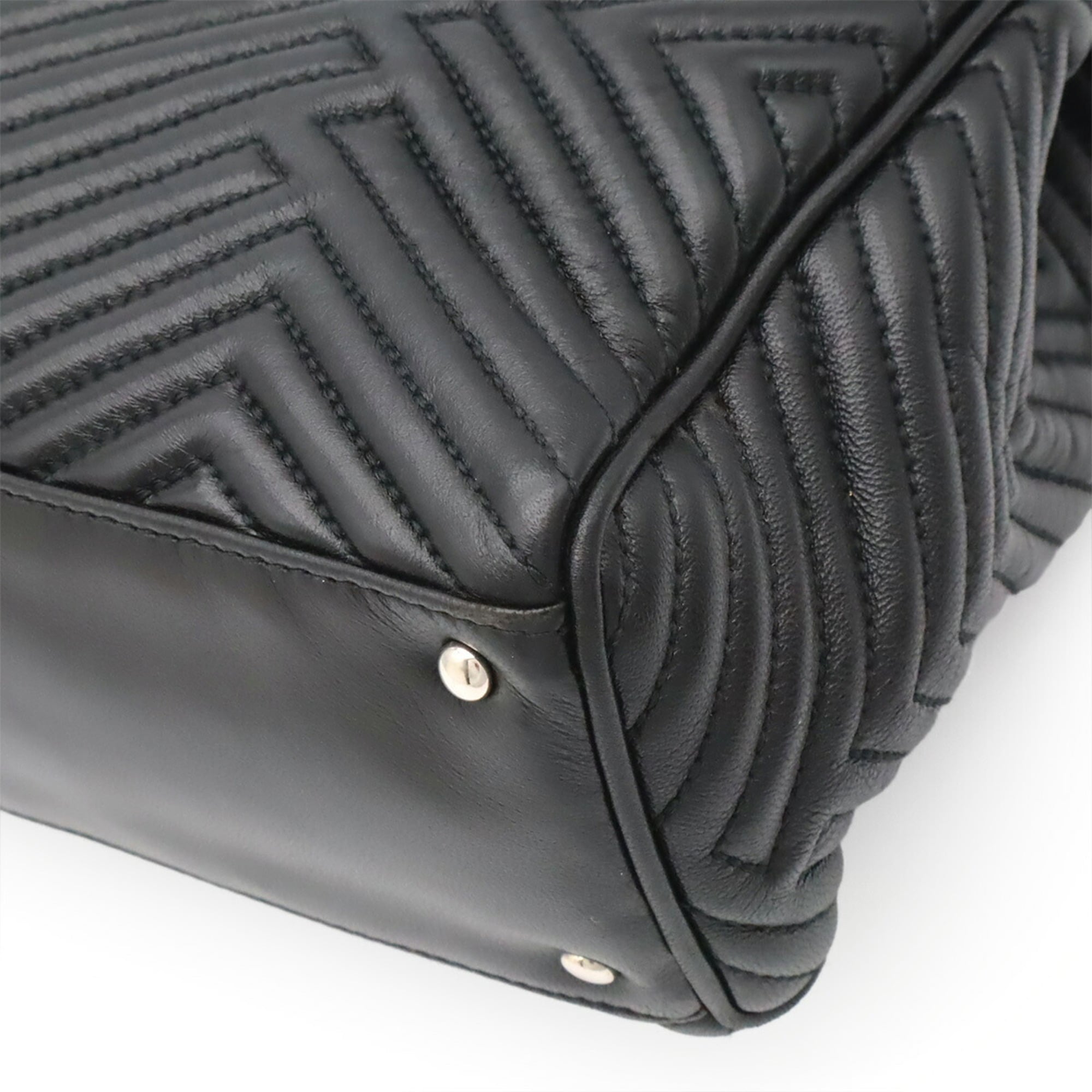 Bally Black Leather Handbag (Pre-Owned)