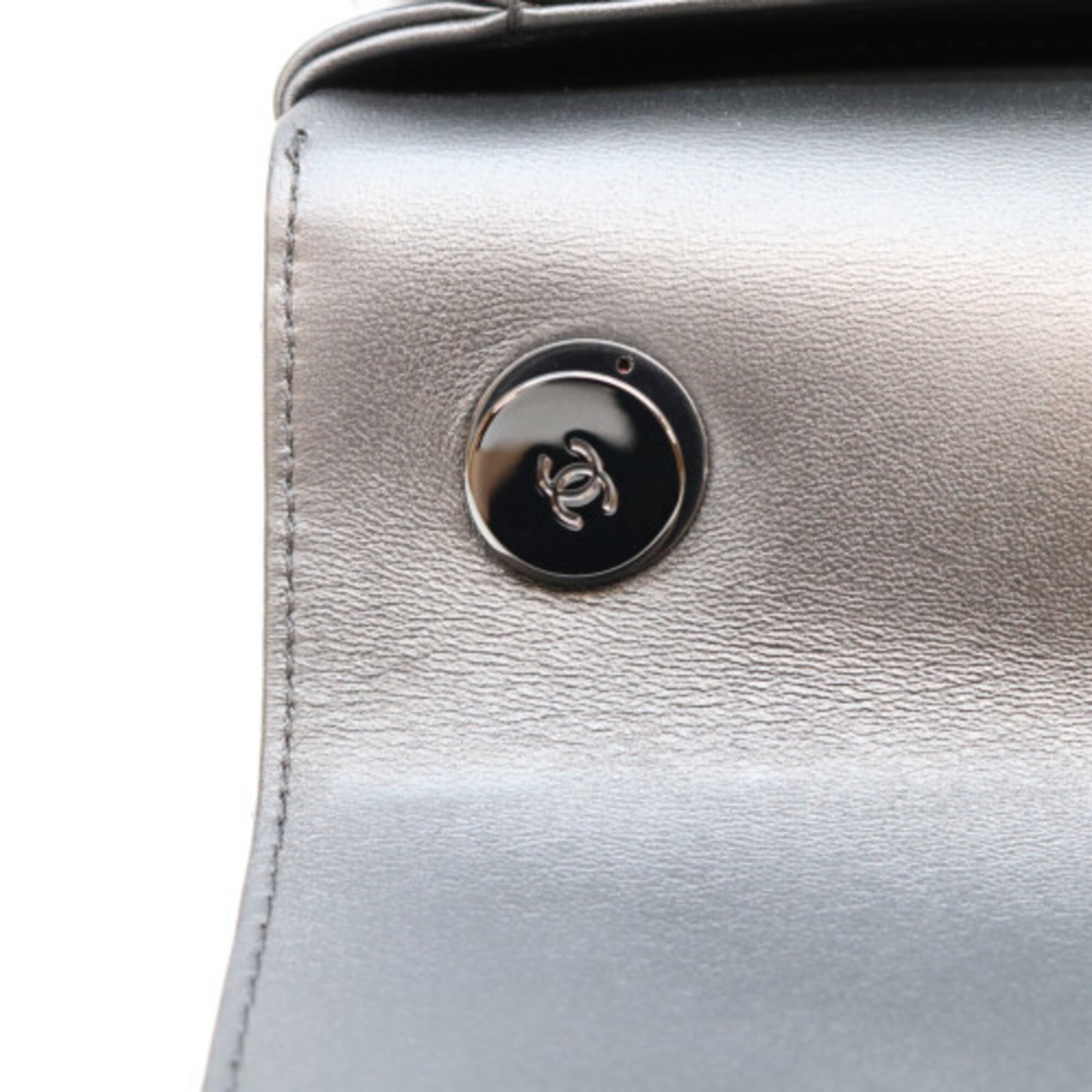 Chanel Black Leather Shoulder Bag (Pre-Owned)