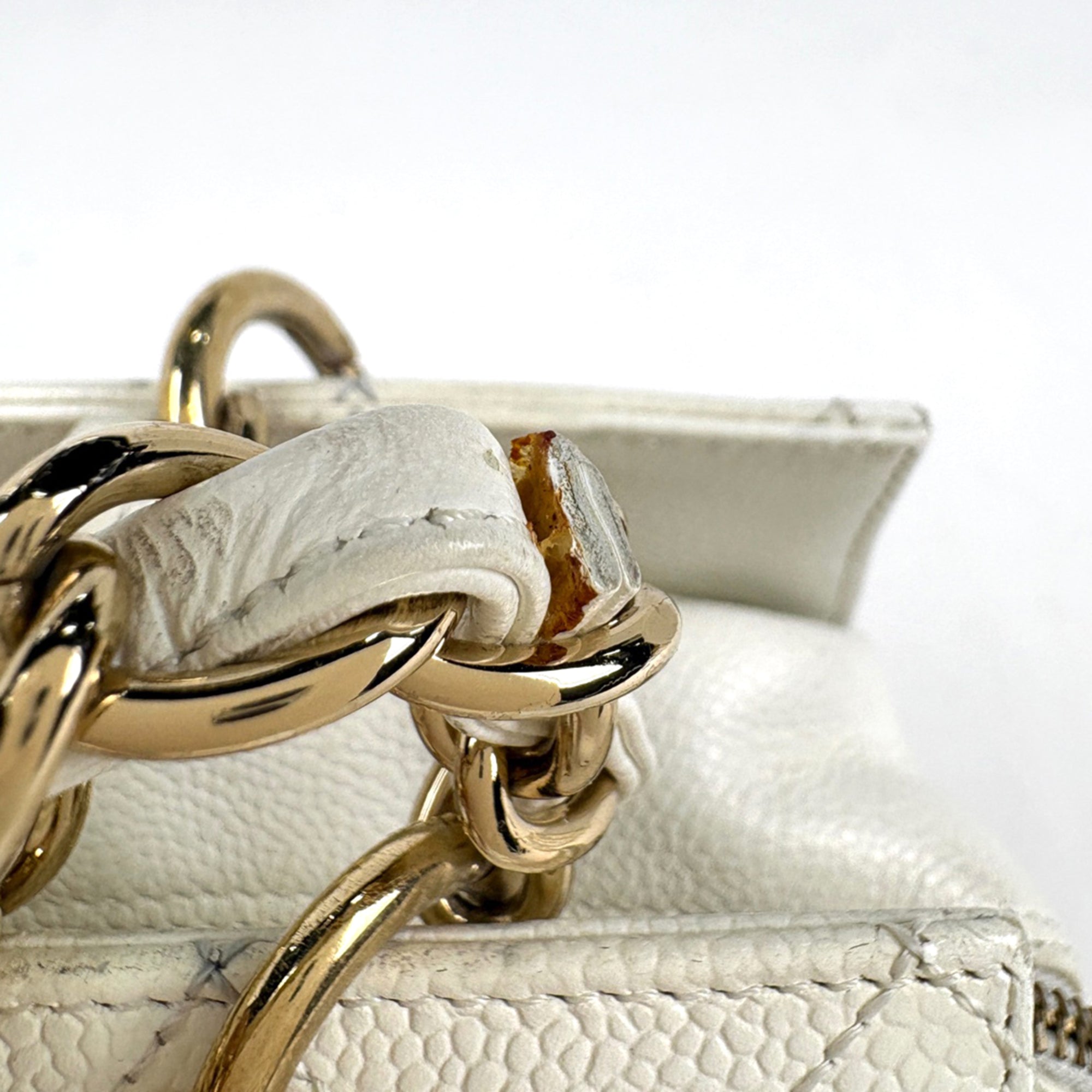 Chanel Matelasse White Grained Calfskin Shoulder Bag Tote Bag (Pre-Owned)