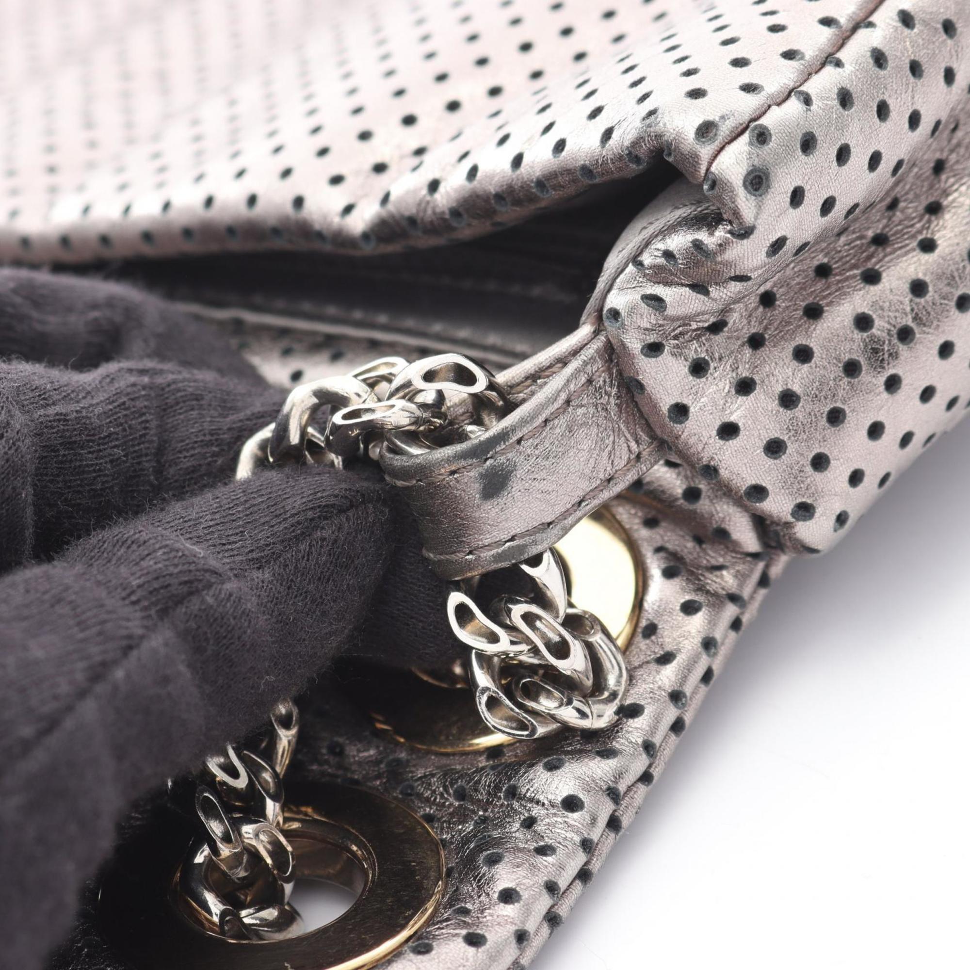 Chanel Silver Leather Shoulder Bag (Pre-Owned)