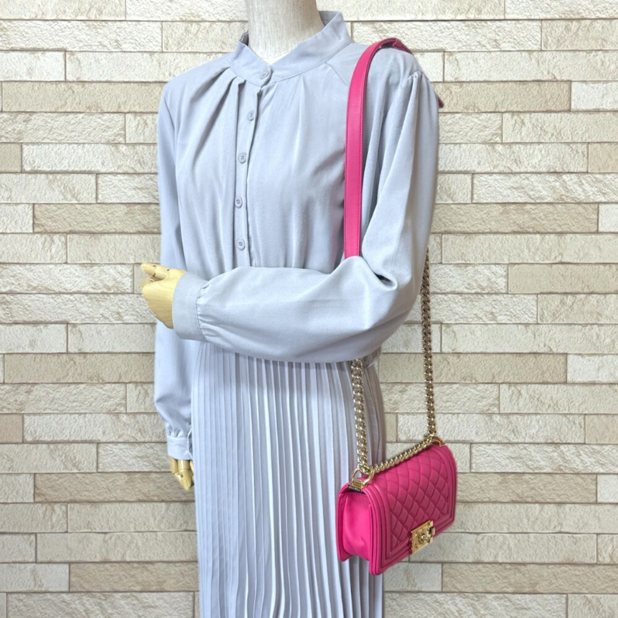 Chanel Pink Leather Shoulder Bag (Pre-Owned)