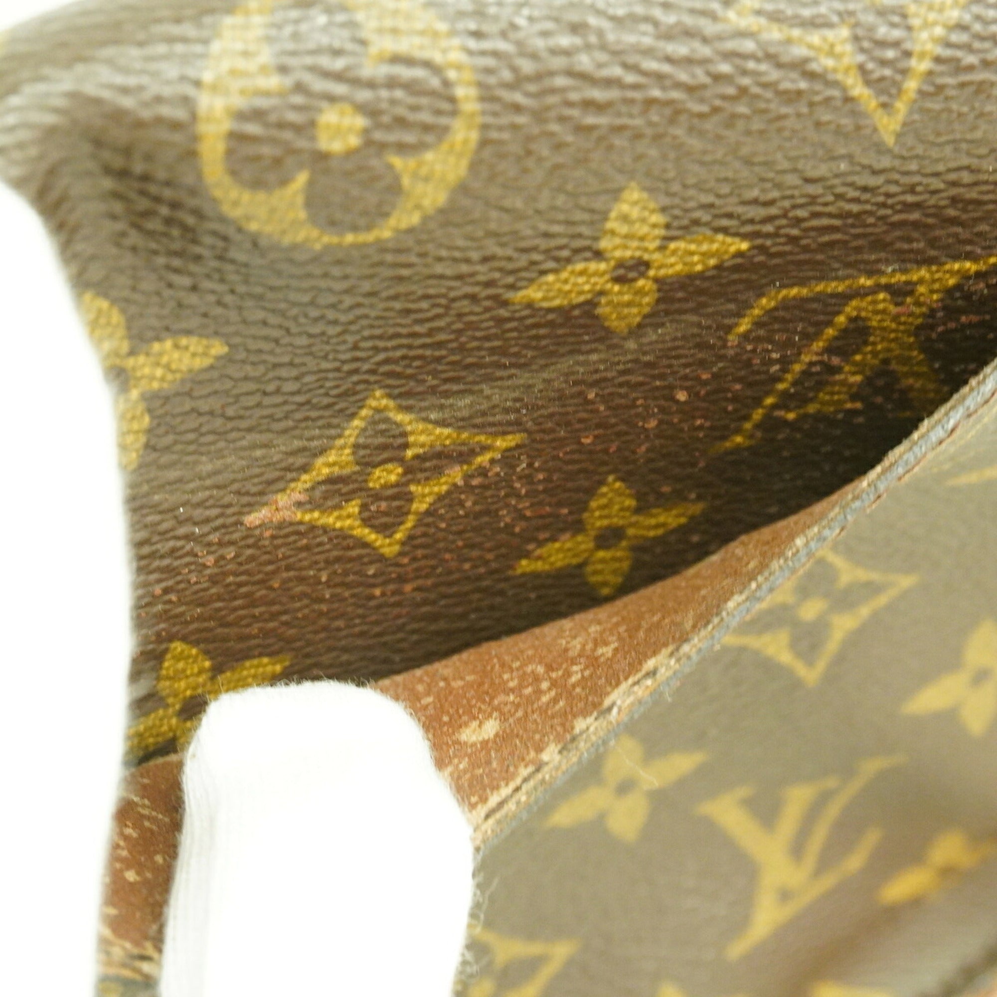 Louis Vuitton Brown Shoulder Bag (Pre-Owned)