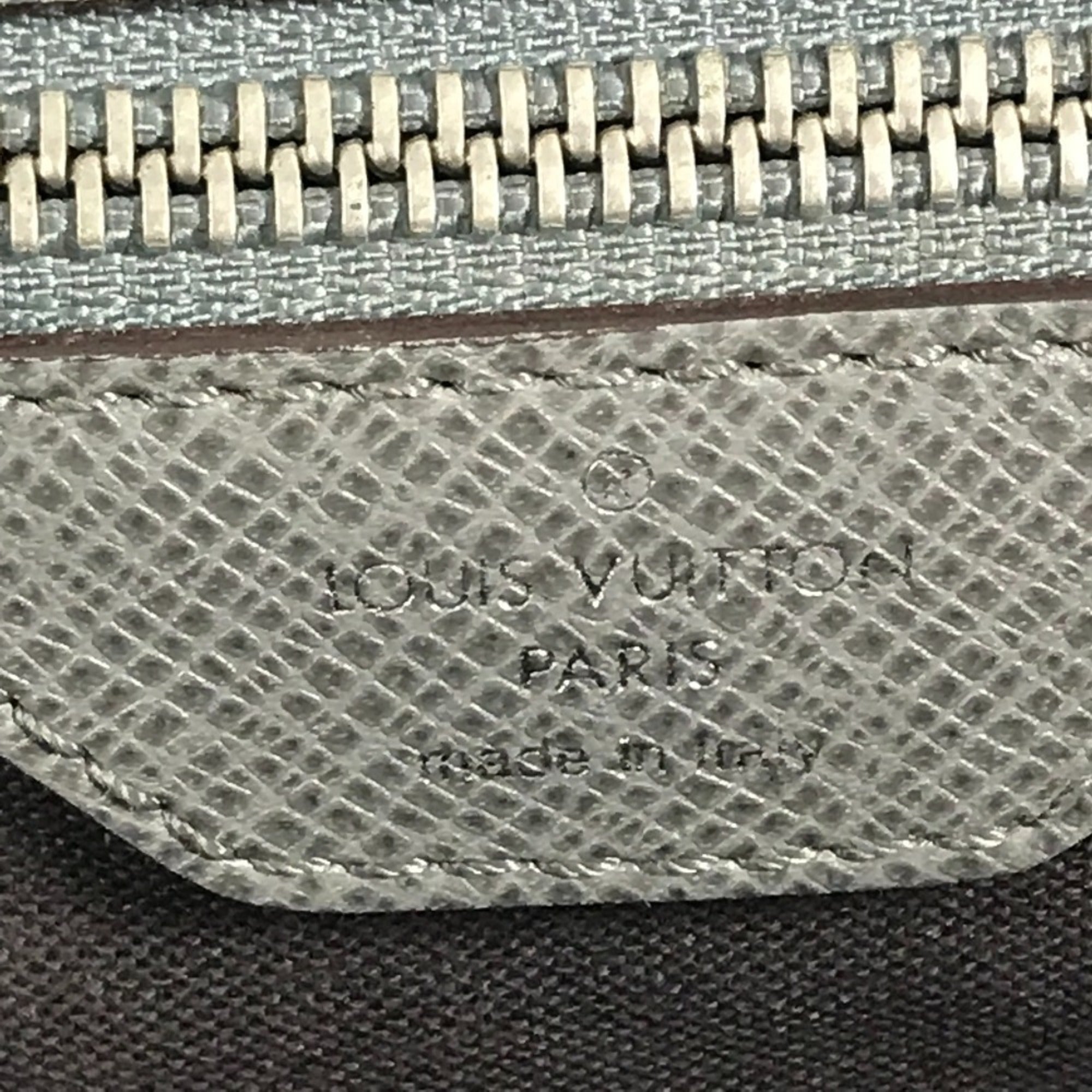 Louis Vuitton Glacier Gray Taiga Leather Briefcase Shoulder Bag (Pre-Owned)