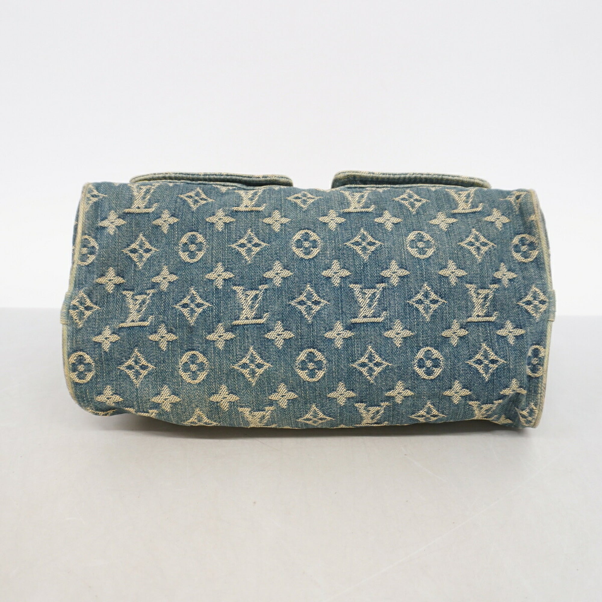 Louis Vuitton Blue Handbag (Pre-Owned)