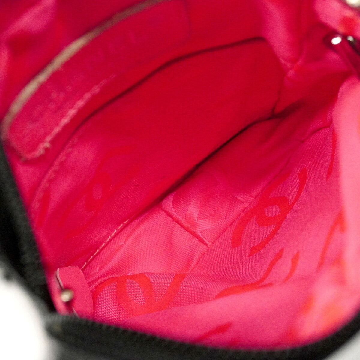 Chanel Black Leather Shoulder Bag (Pre-Owned)