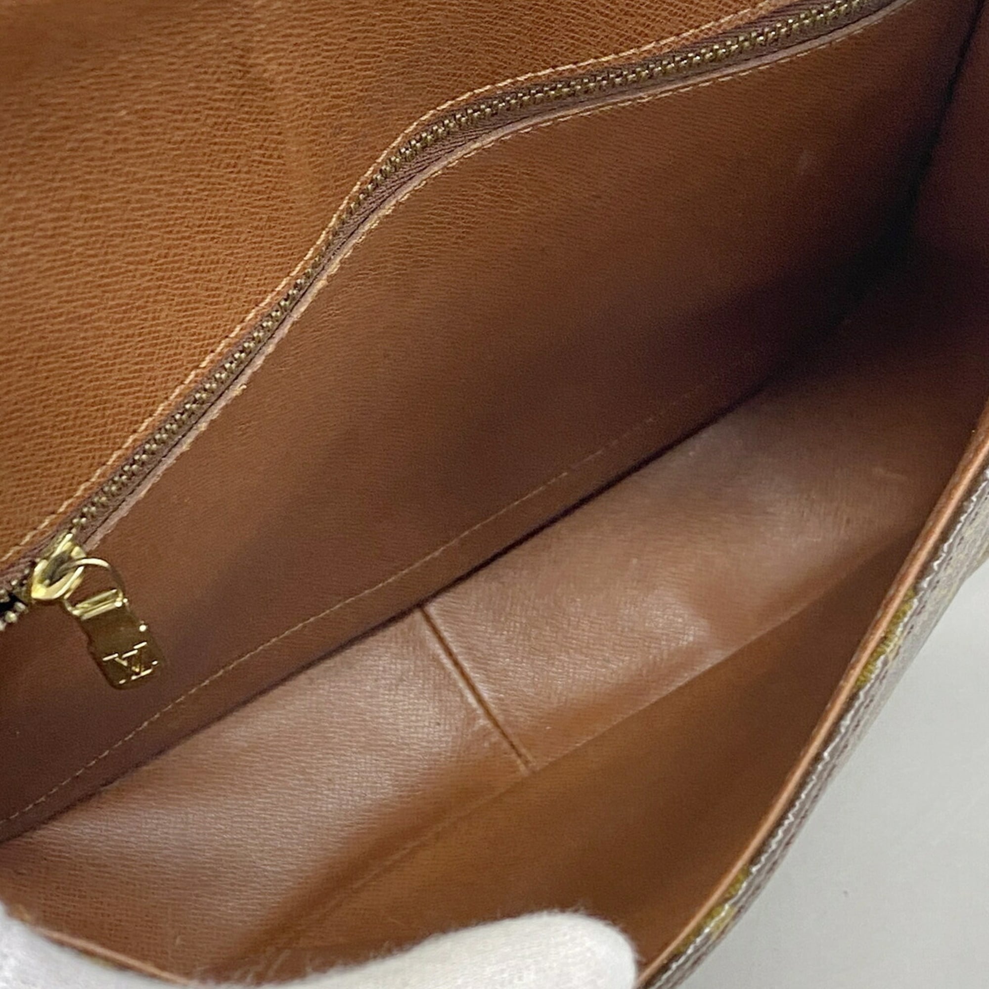 Louis Vuitton Brown Shoulder Bag (Pre-Owned)