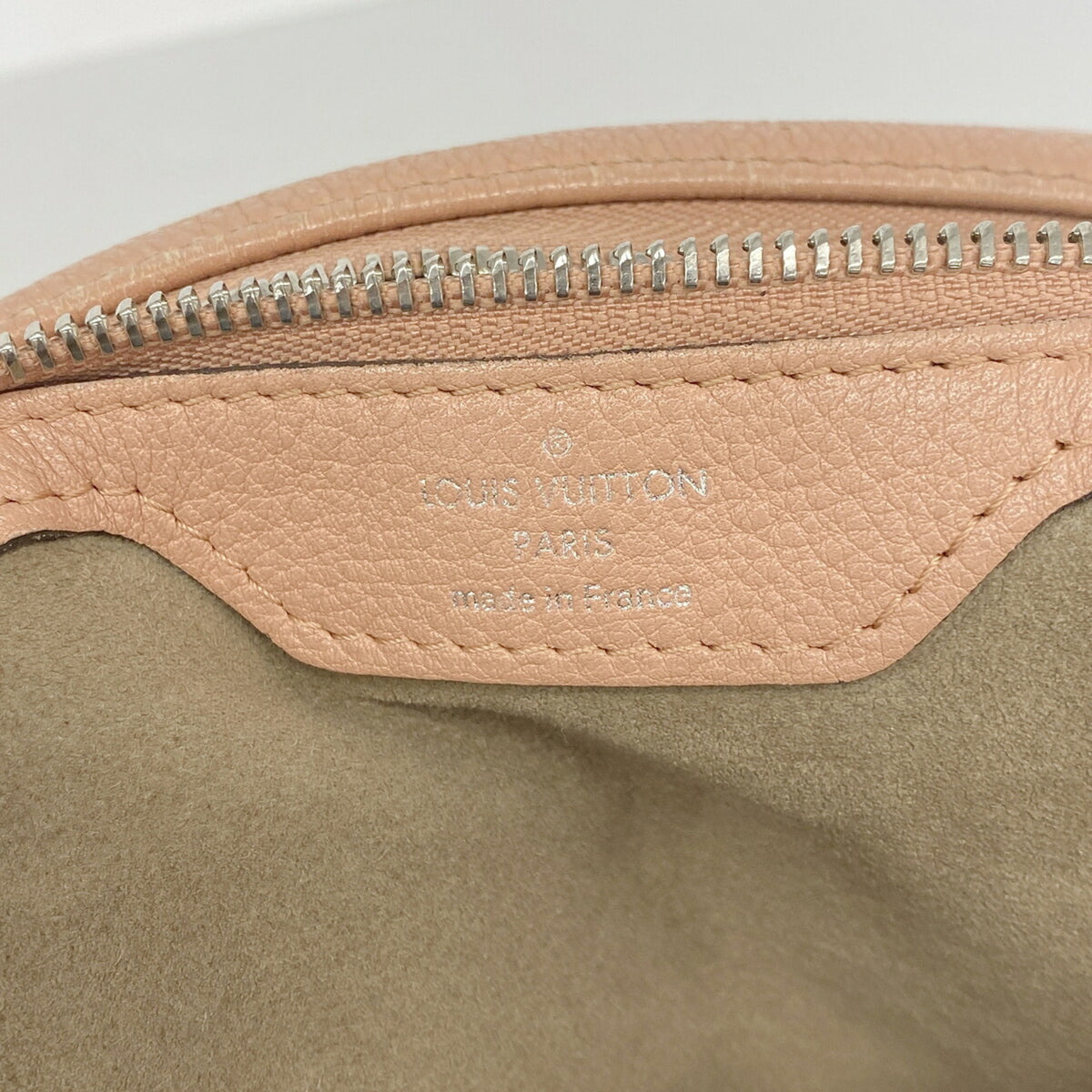 Louis Vuitton Rose Handbag (Pre-Owned)