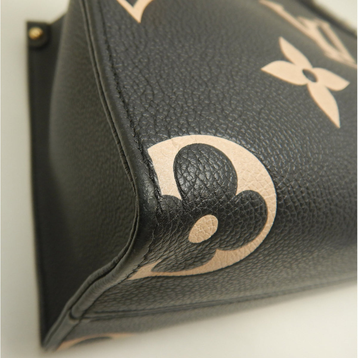 Louis Vuitton Noir Leather Tote Bag (Pre-Owned)