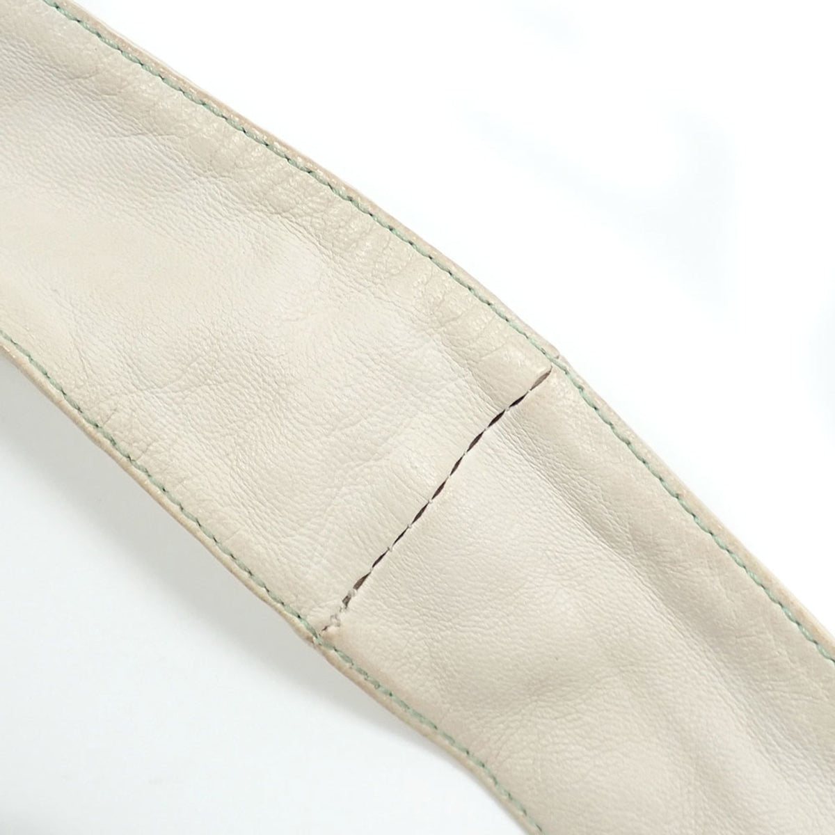 Loewe White Leather Handbag (Pre-Owned)
