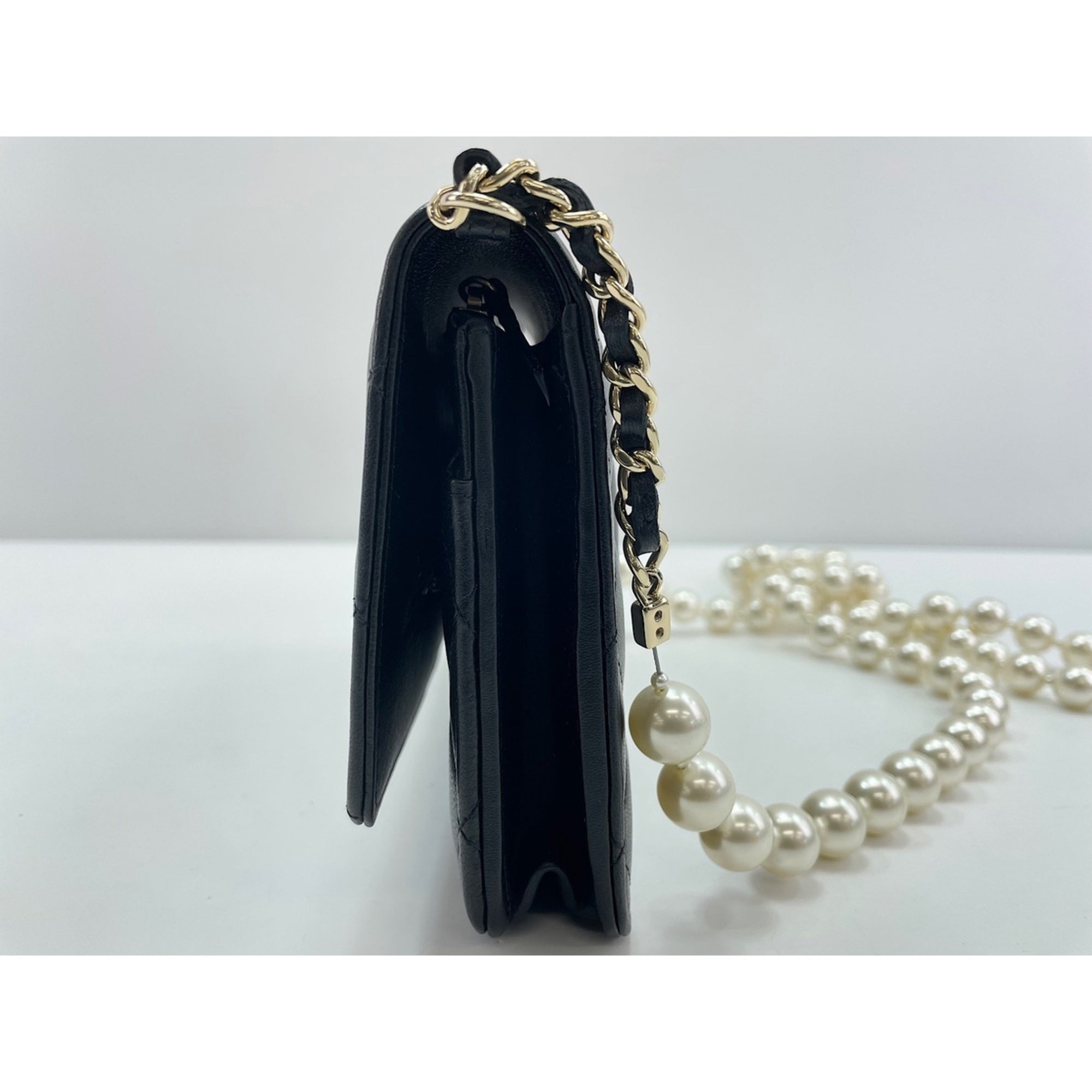 Chanel Black Shoulder Bag (Pre-Owned)