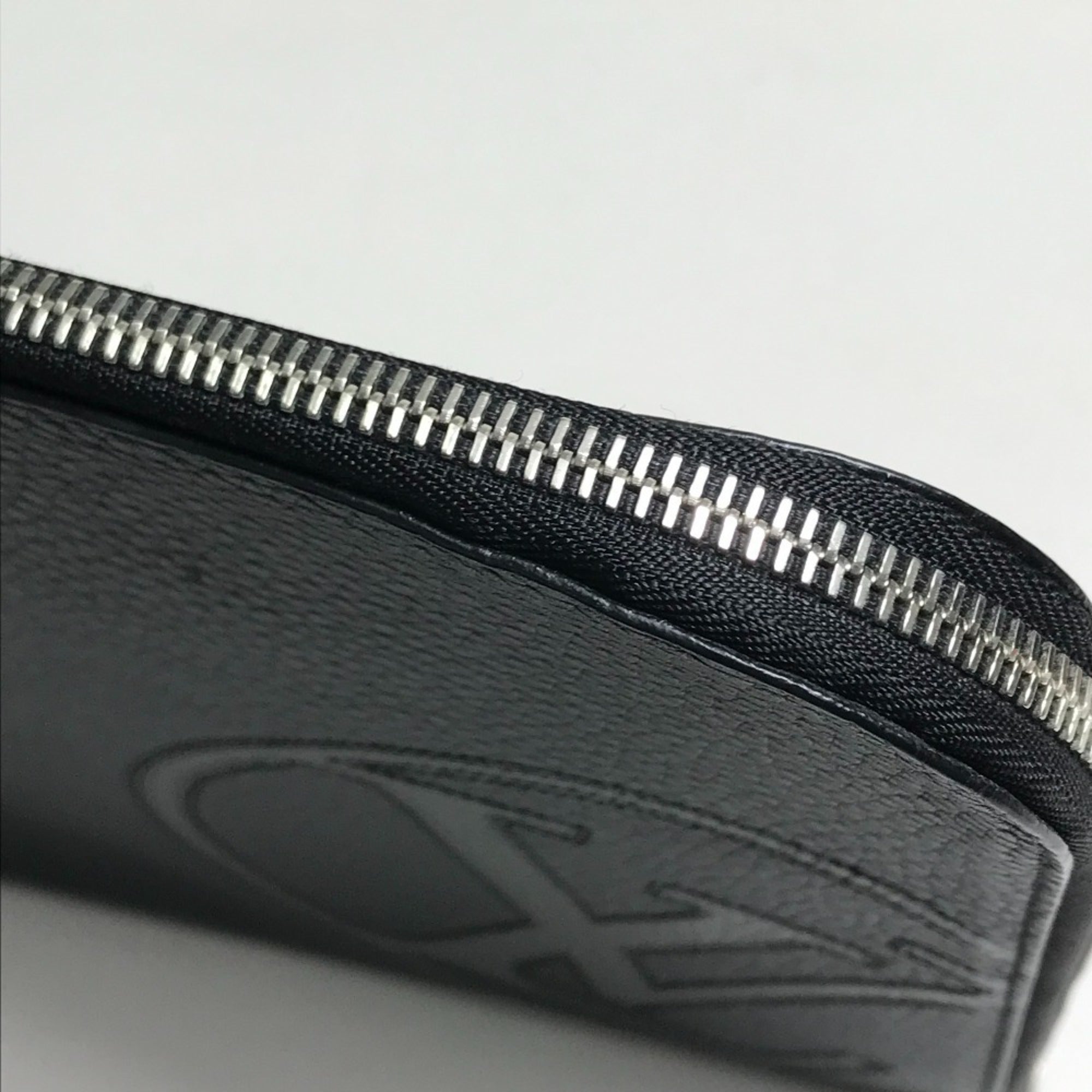 Louis Vuitton Black Noir Leather Clutch Bag Pochette (Pre-Owned)