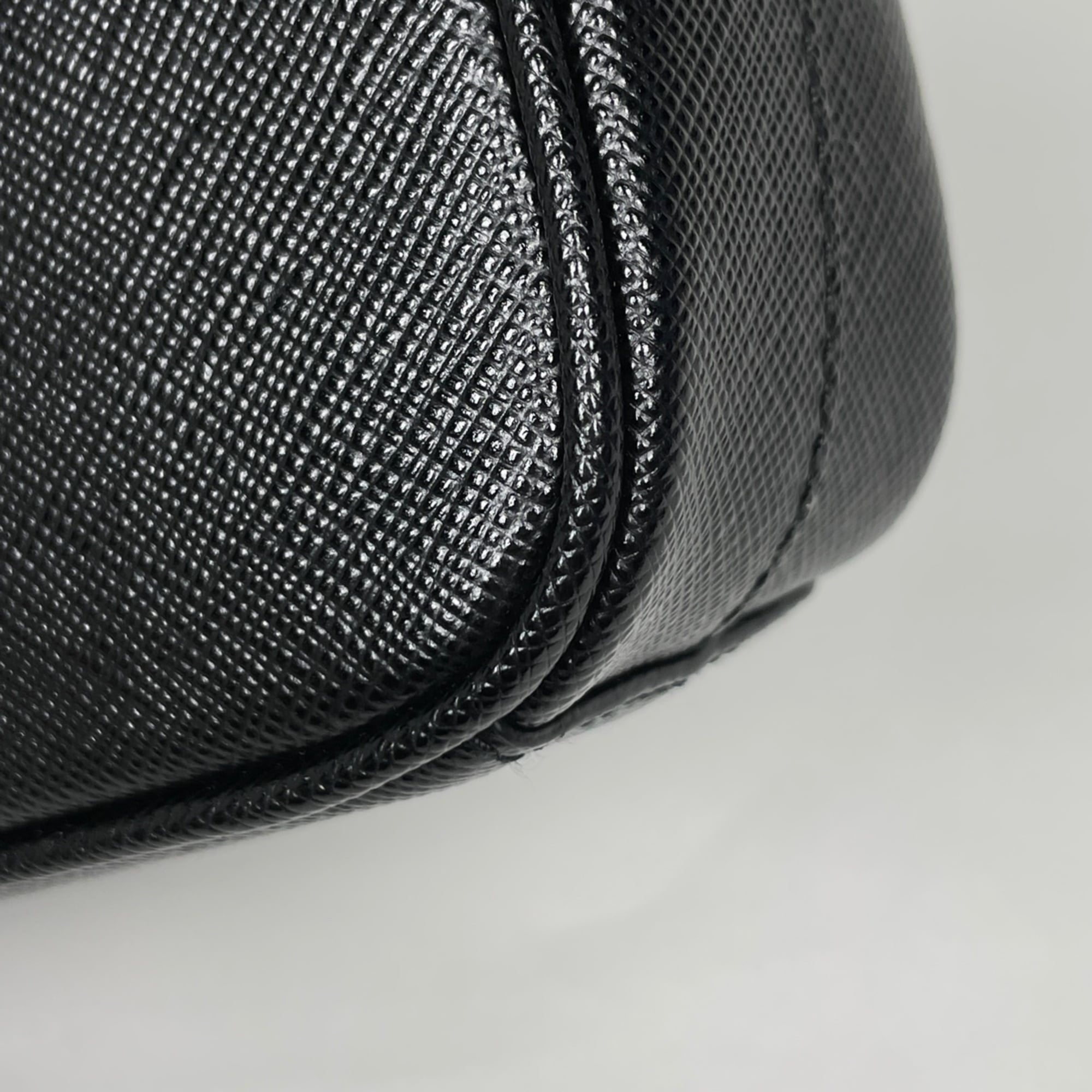 Prada Black Leather Shoulder Bag (Pre-Owned)