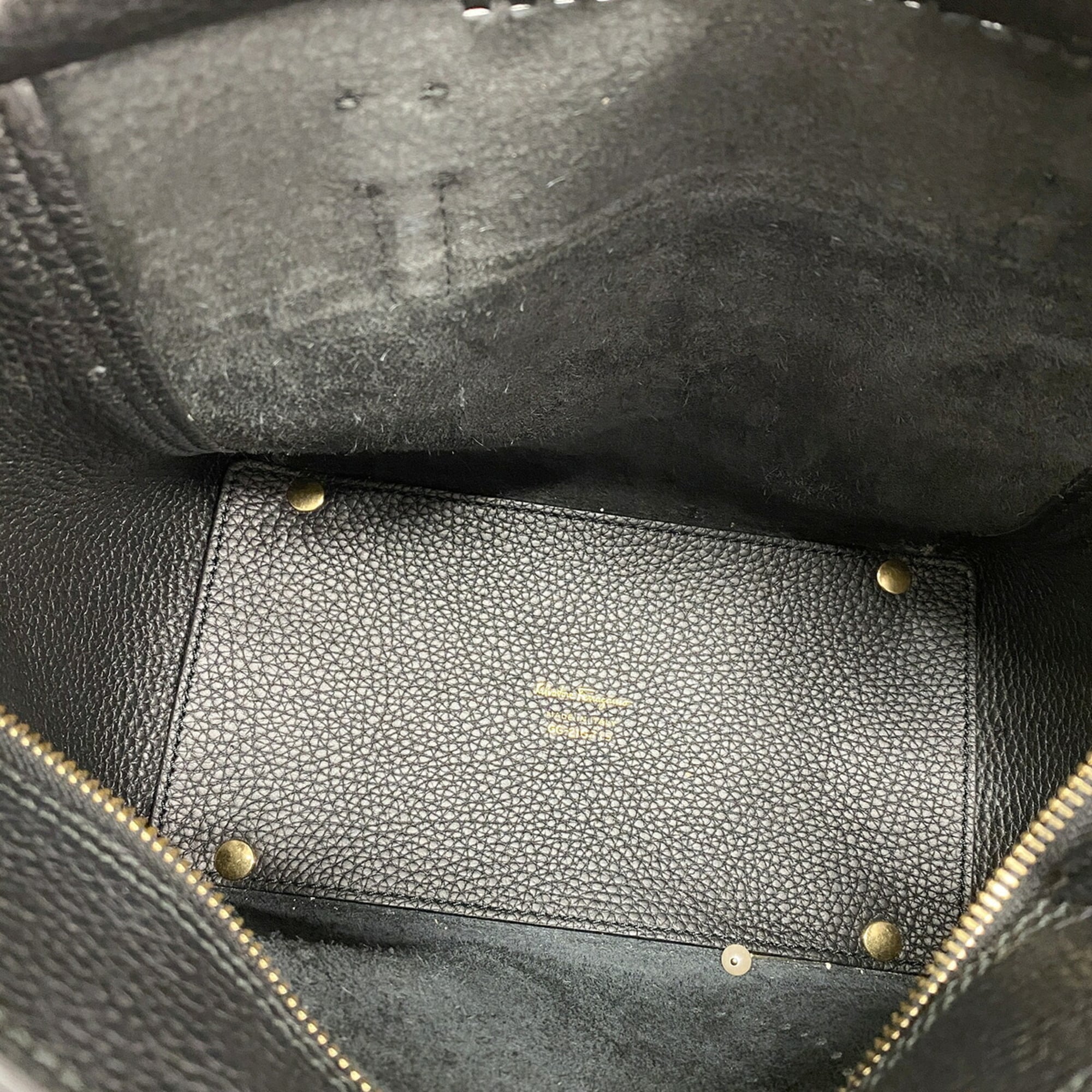 Salvatore Ferragamo Black Leather Handbag (Pre-Owned)