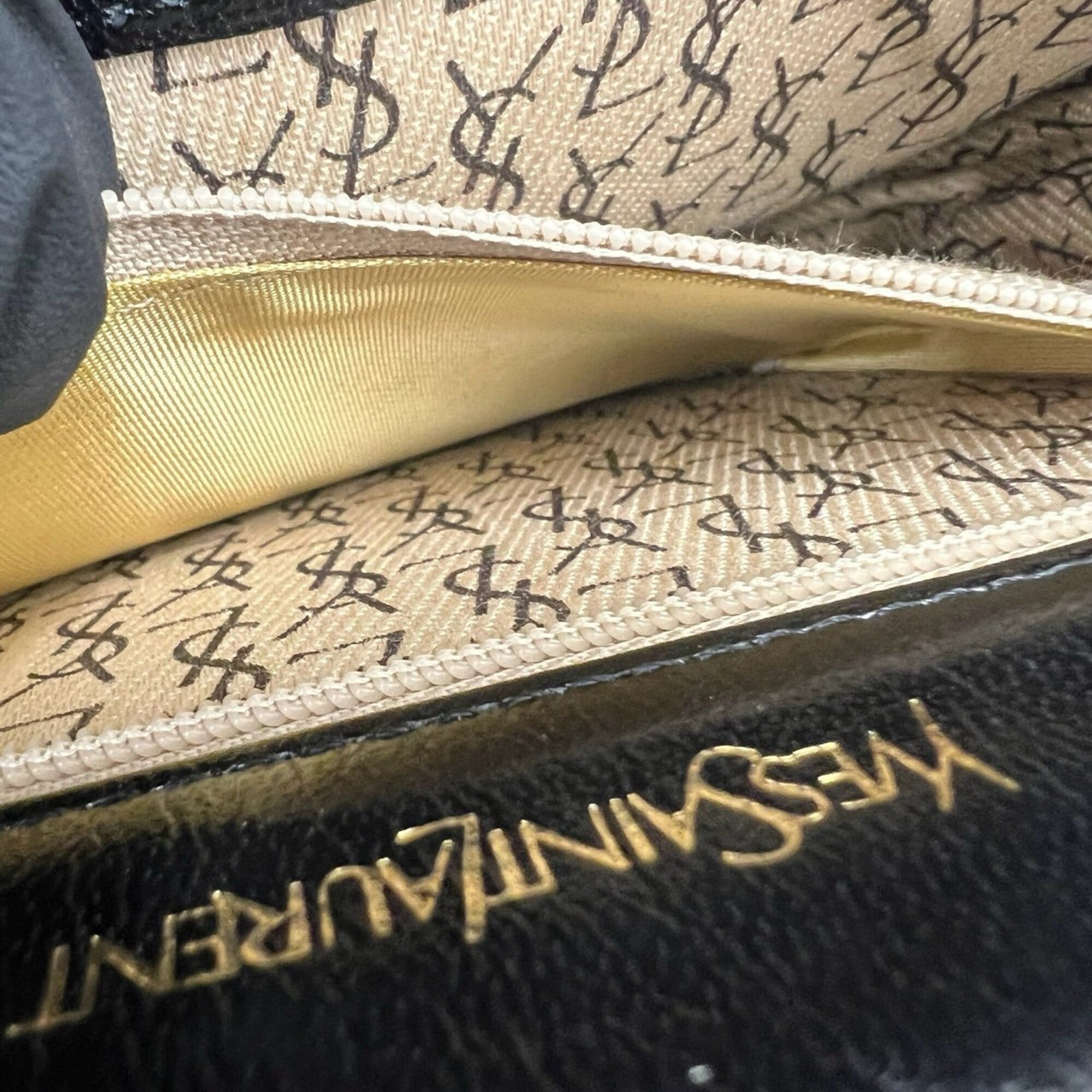 Yves Saint Laurent Black Leather Pochette Shoulder Bag (Pre-Owned)