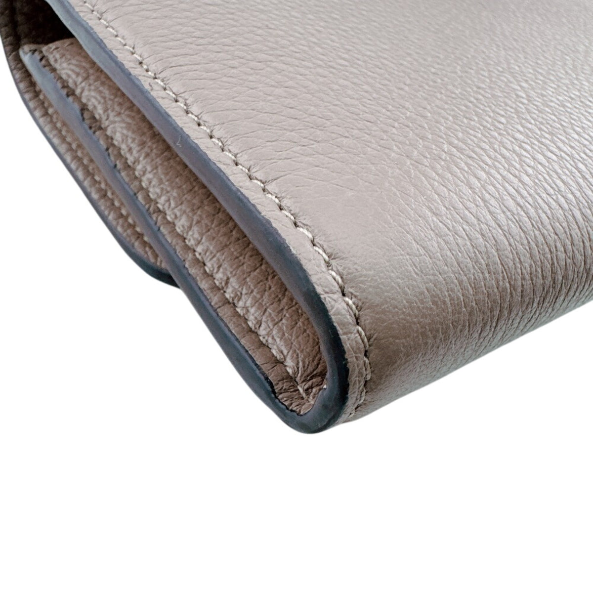 Gucci Beige Leather Long Wallet (Bi-Fold) (Pre-Owned)