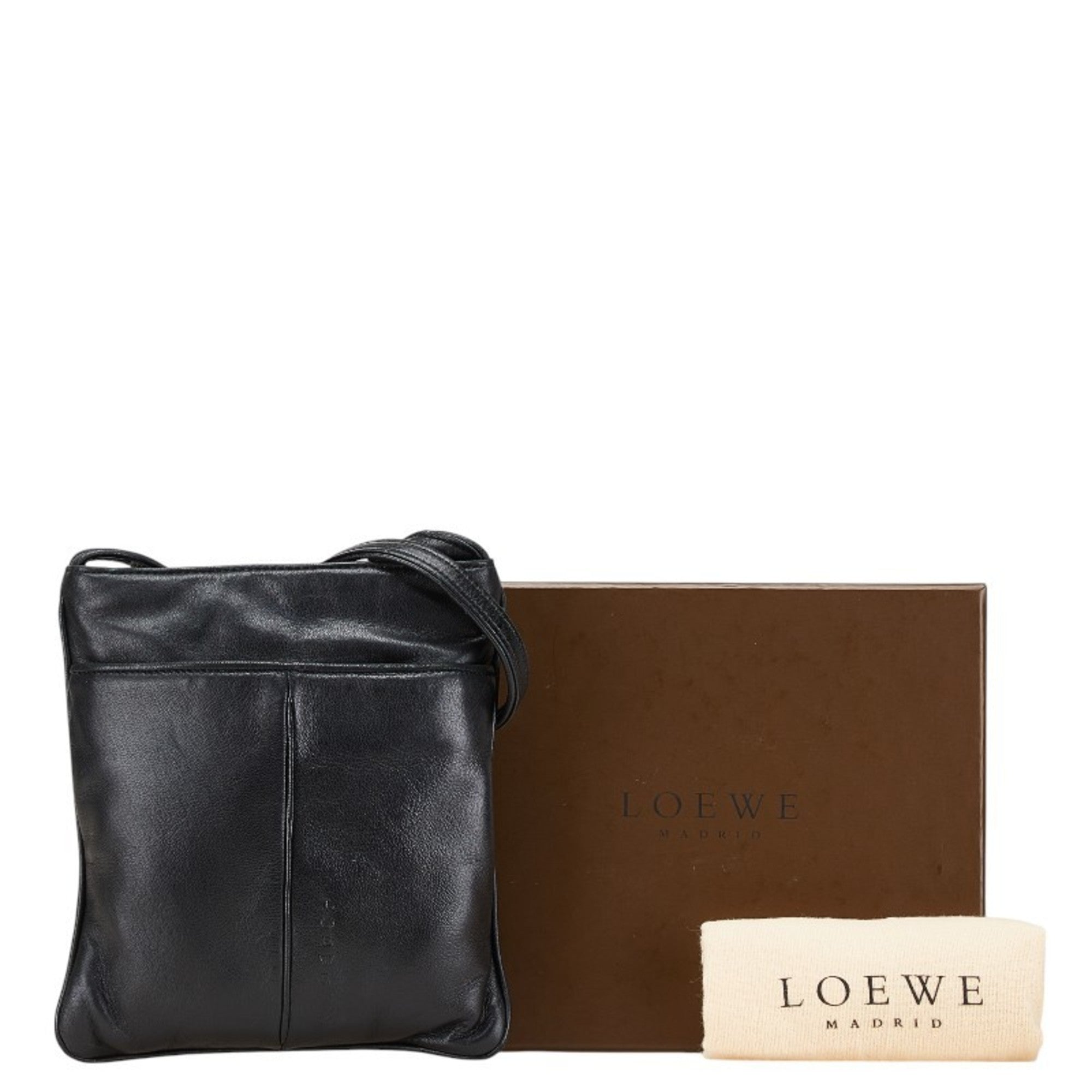 Loewe Black Leather Pochette Shoulder Bag (Pre-Owned)