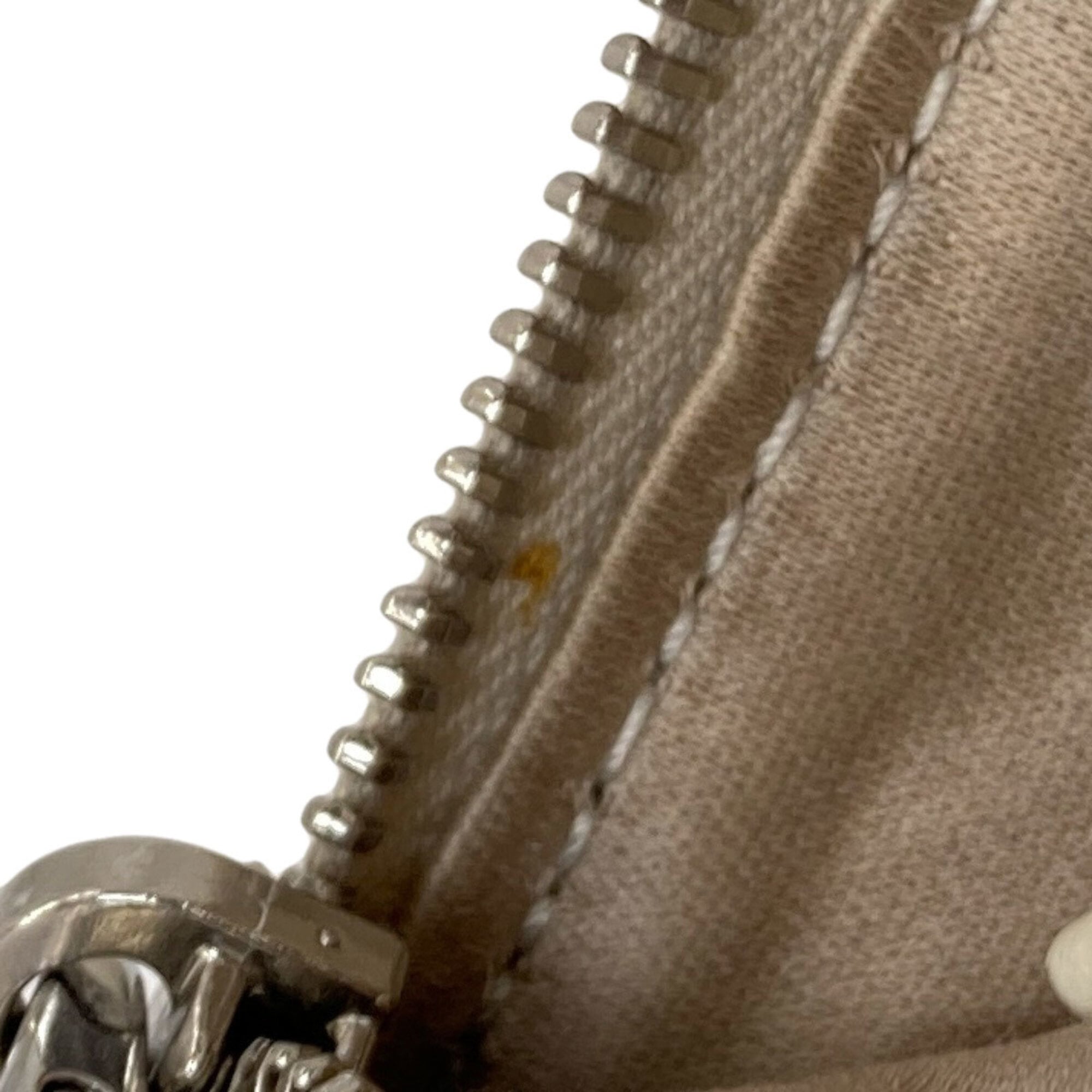 Miu Miu White Leather Pouch Shoulder Bag (Pre-Owned)