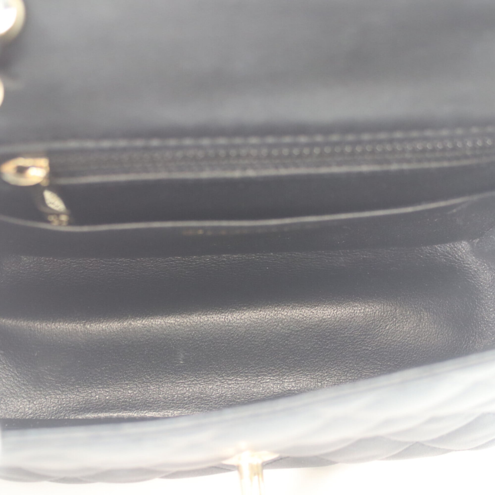 Chanel Black Leather Shoulder Bag (Pre-Owned)