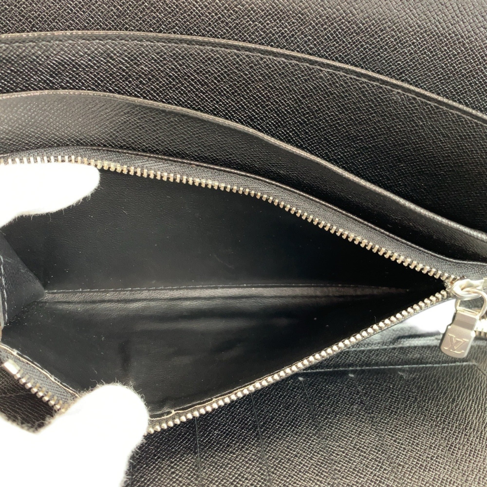 Louis Vuitton Black Taiga Leather Wallet (Bi-Fold) (Pre-Owned)