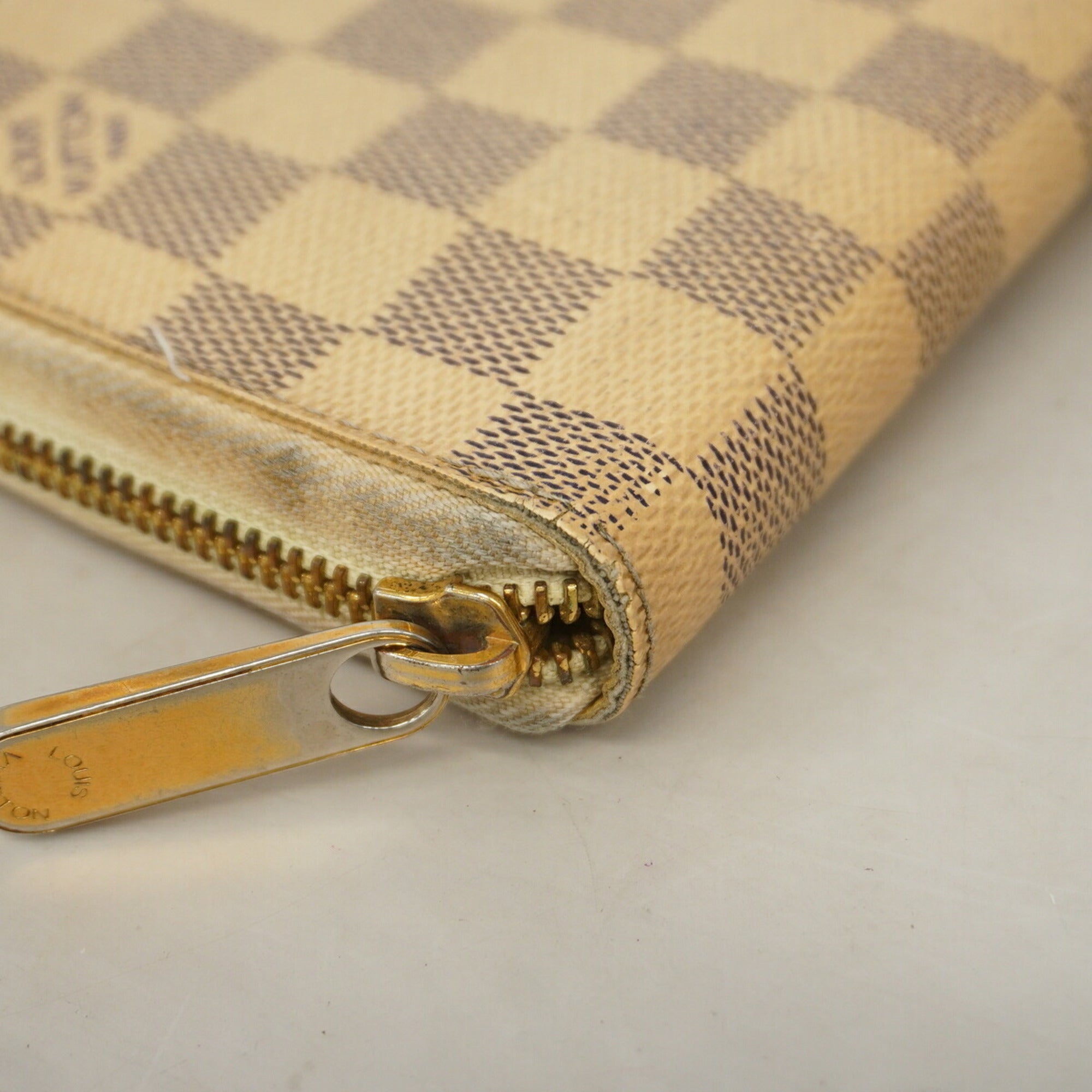 Louis Vuitton White Long Wallet (Bi-Fold) (Pre-Owned)