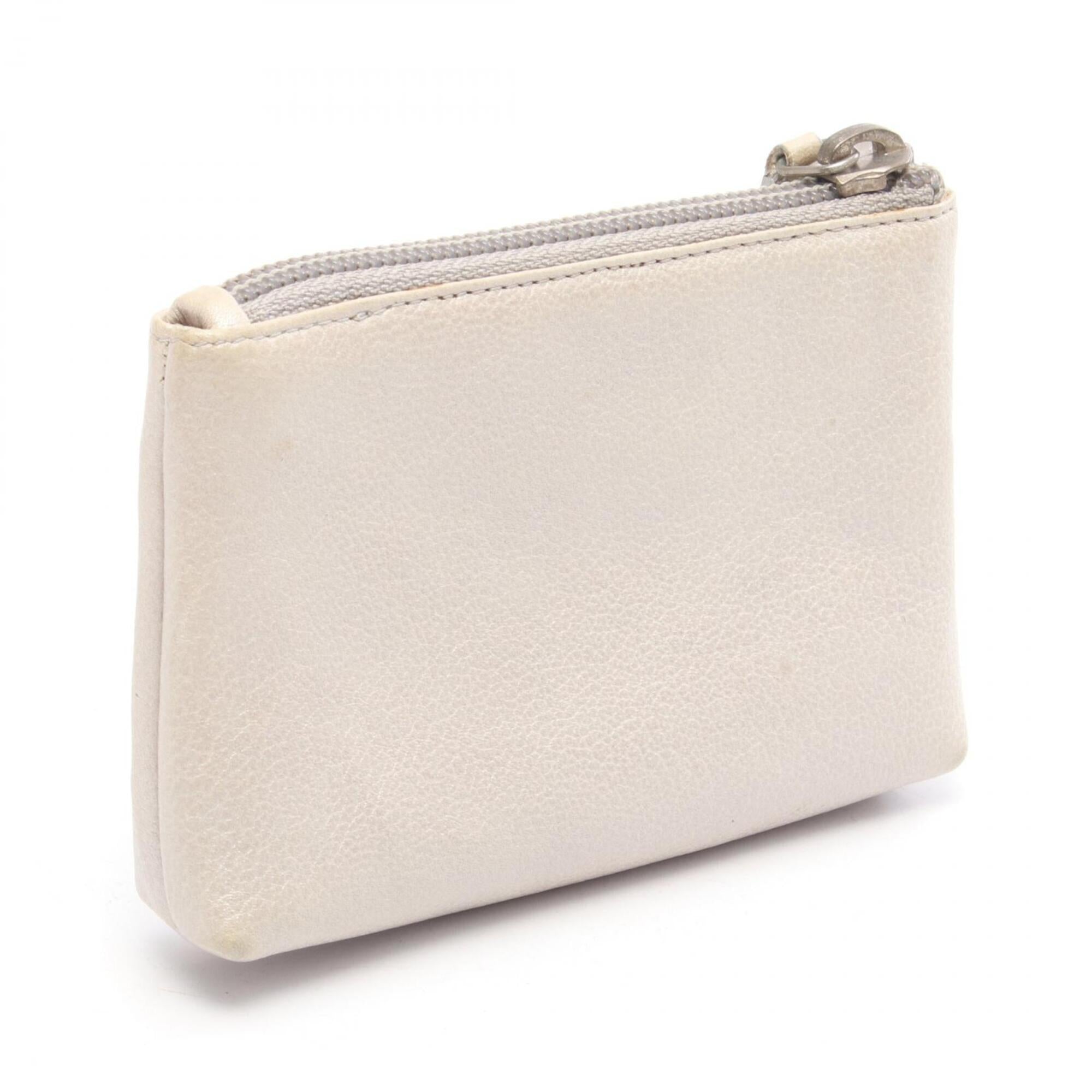 Chanel Silver Leather Coin Purse/Coin Case (Pre-Owned)