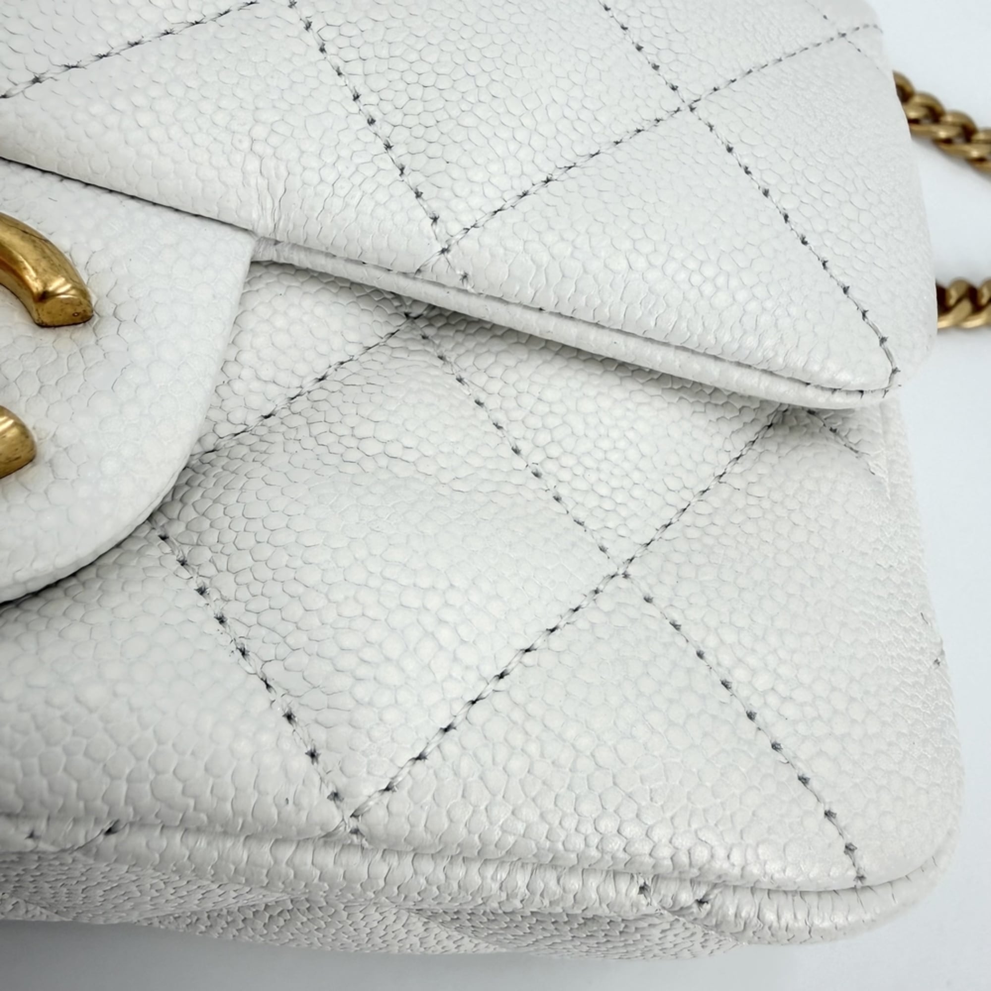 Chanel White Grained Calfskin Shoulder Bag (Pre-Owned)