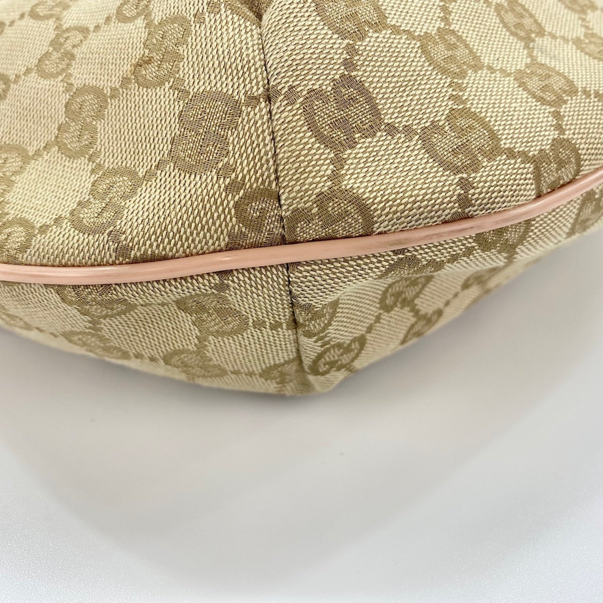 Gucci Beige Shoulder Bag (Pre-Owned)