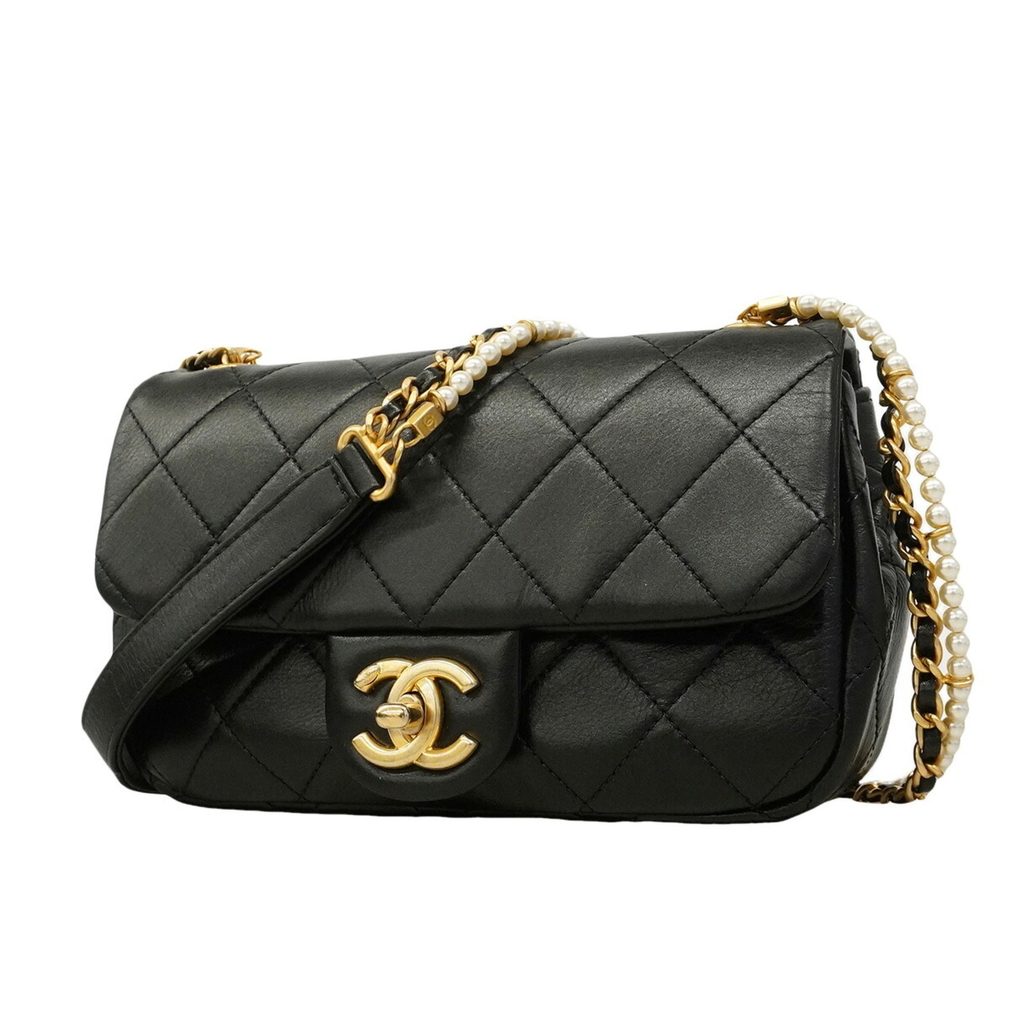 Chanel Black Leather Shoulder Bag (Pre-Owned)