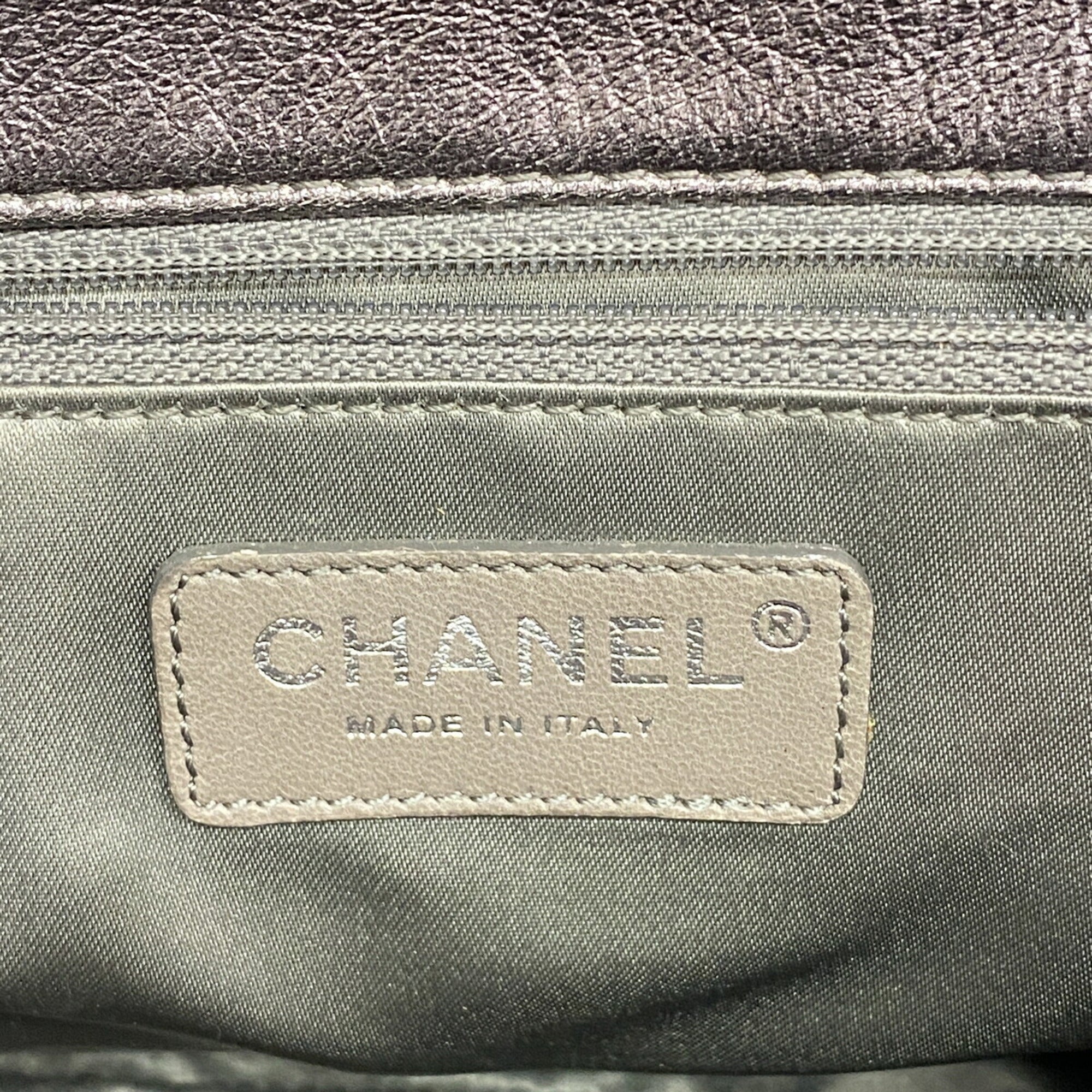Chanel Metallic Gray Leather Handbag (Pre-Owned)