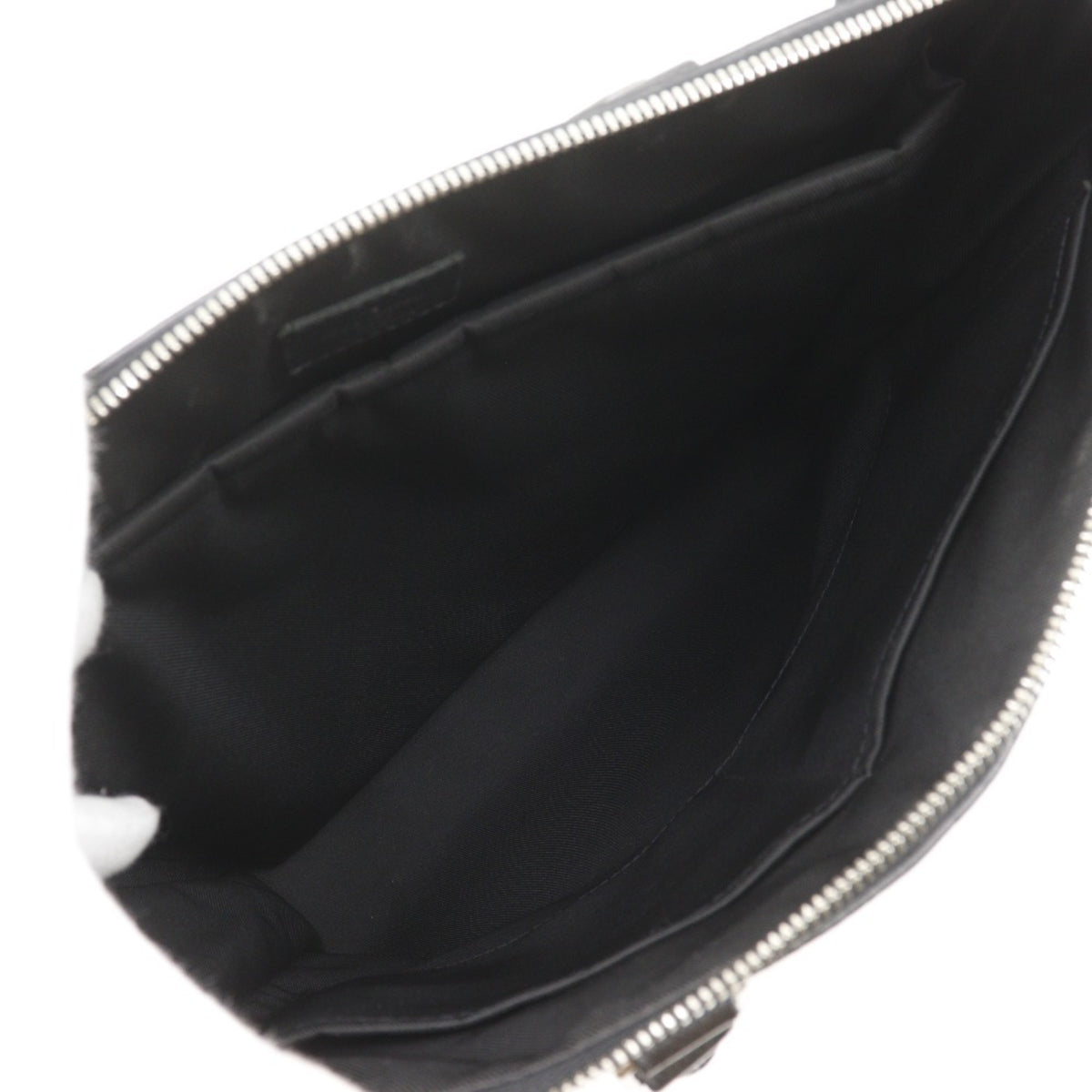 Louis Vuitton Taiga Black Taiga Leather Handbag Tote Bag (Pre-Owned)