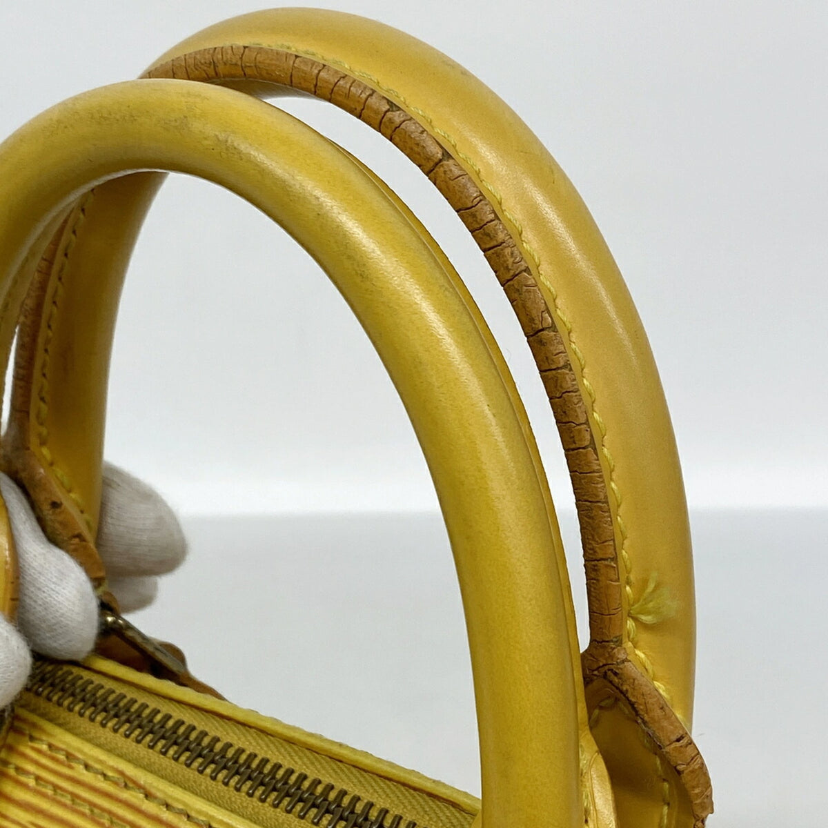 Louis Vuitton Jaune Handbag (Pre-Owned)