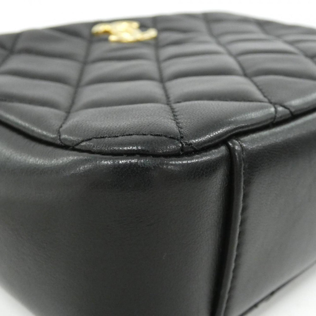 Chanel Black Leather Shoulder Bag (Pre-Owned)