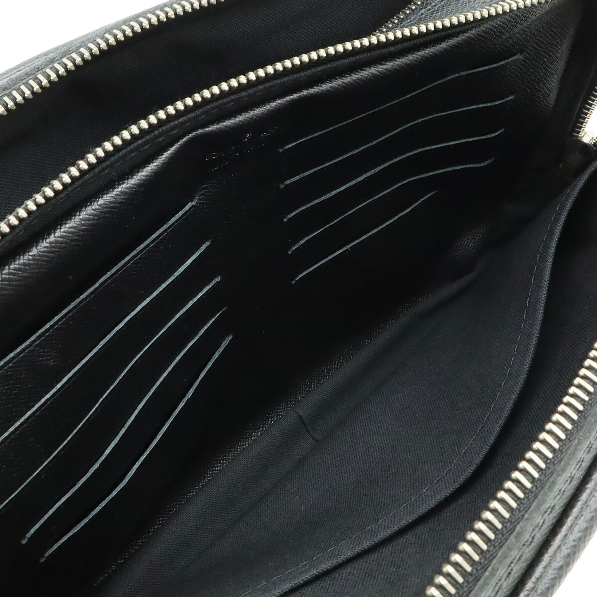 Louis Vuitton Ardoise Black Taiga Leather Clutch Bag (Pre-Owned)