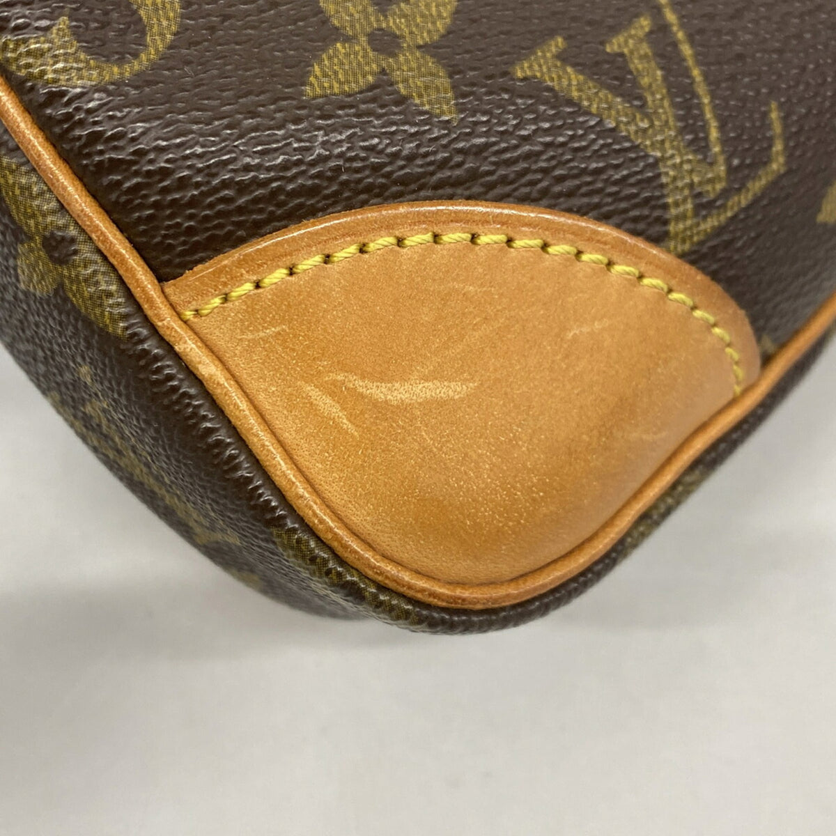 Louis Vuitton Brown Clutch Bag (Pre-Owned)