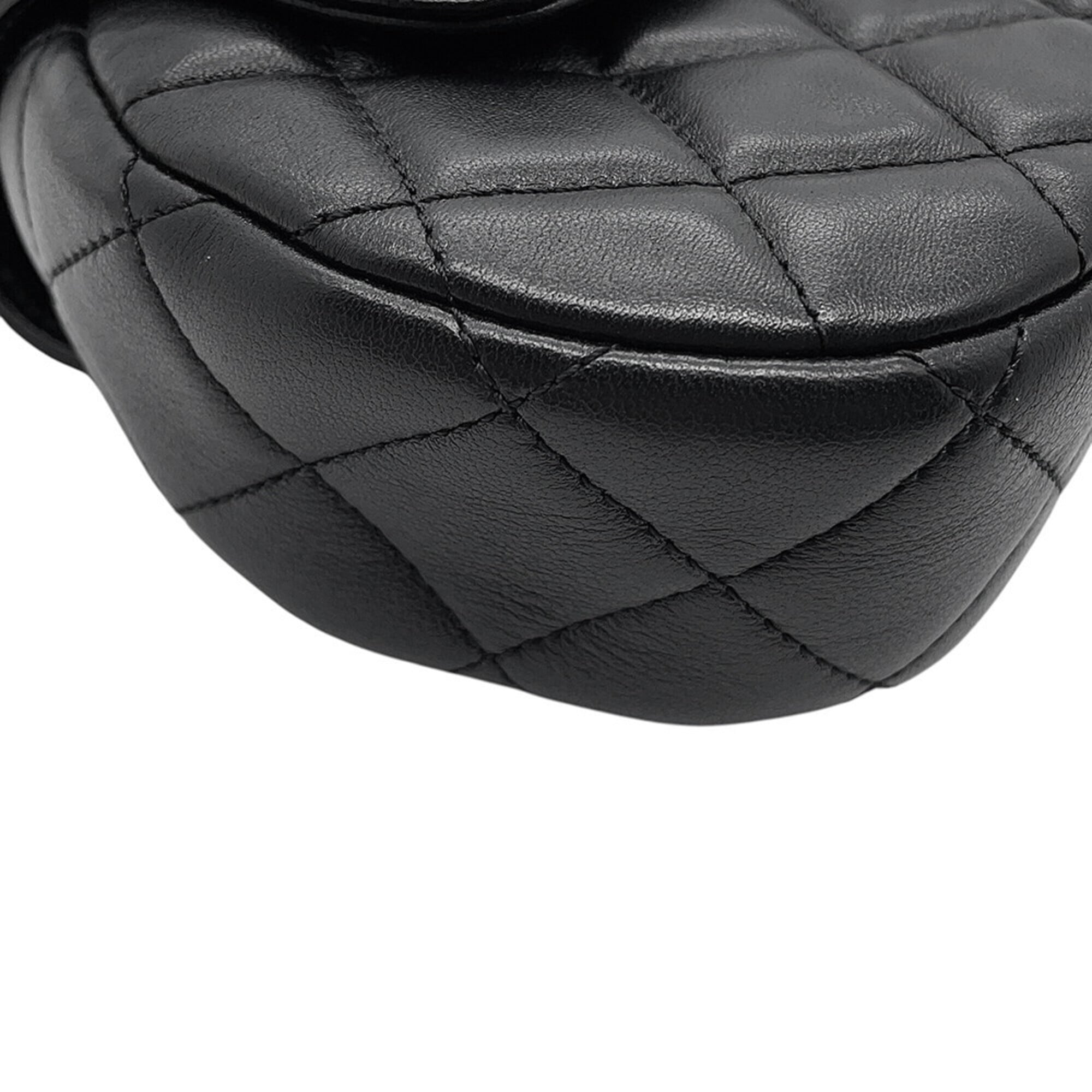 Chanel Black Leather Shoulder Bag (Pre-Owned)