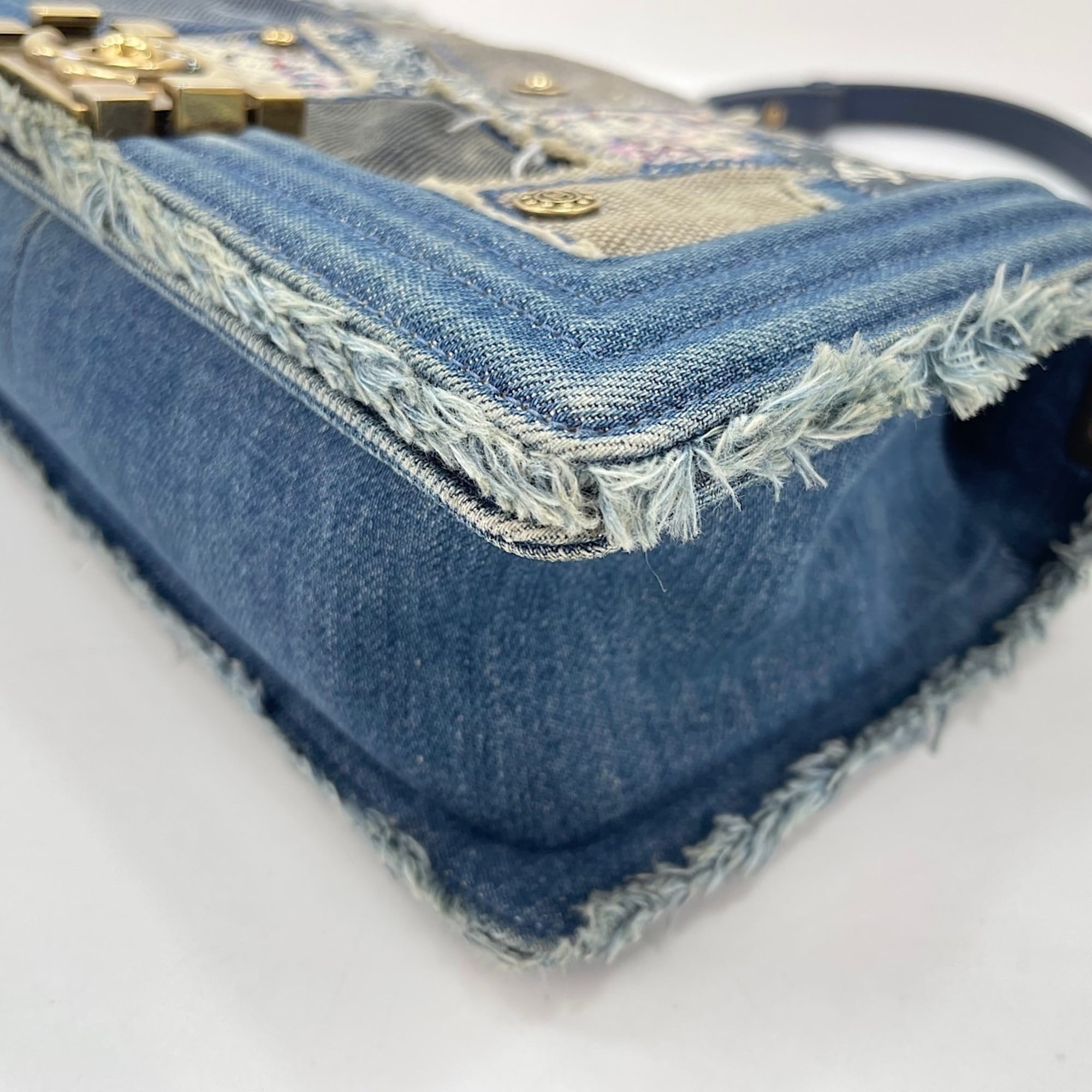 Chanel Blue Shoulder Bag (Pre-Owned)