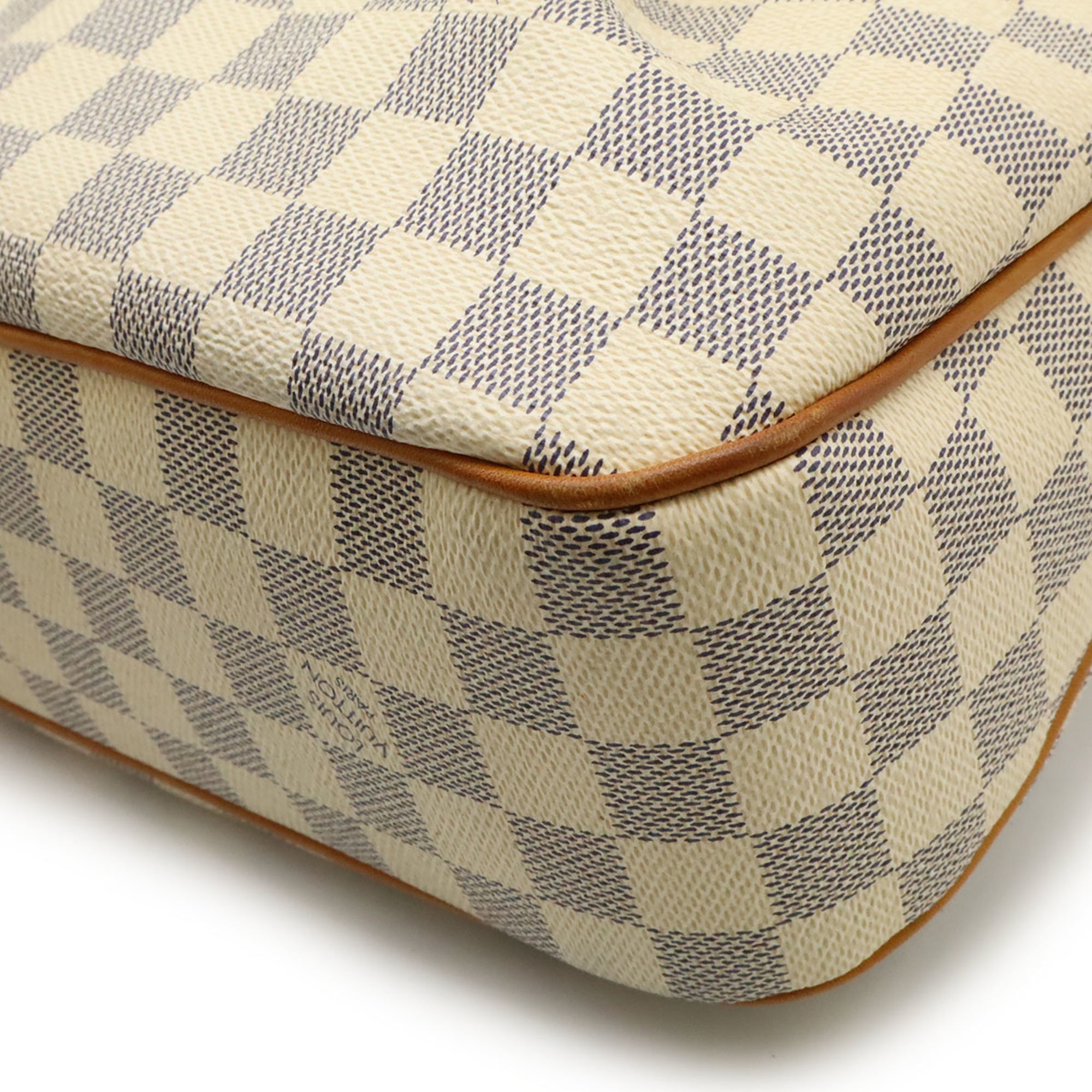 Louis Vuitton Ivory Canvas Shoulder Bag (Pre-Owned)