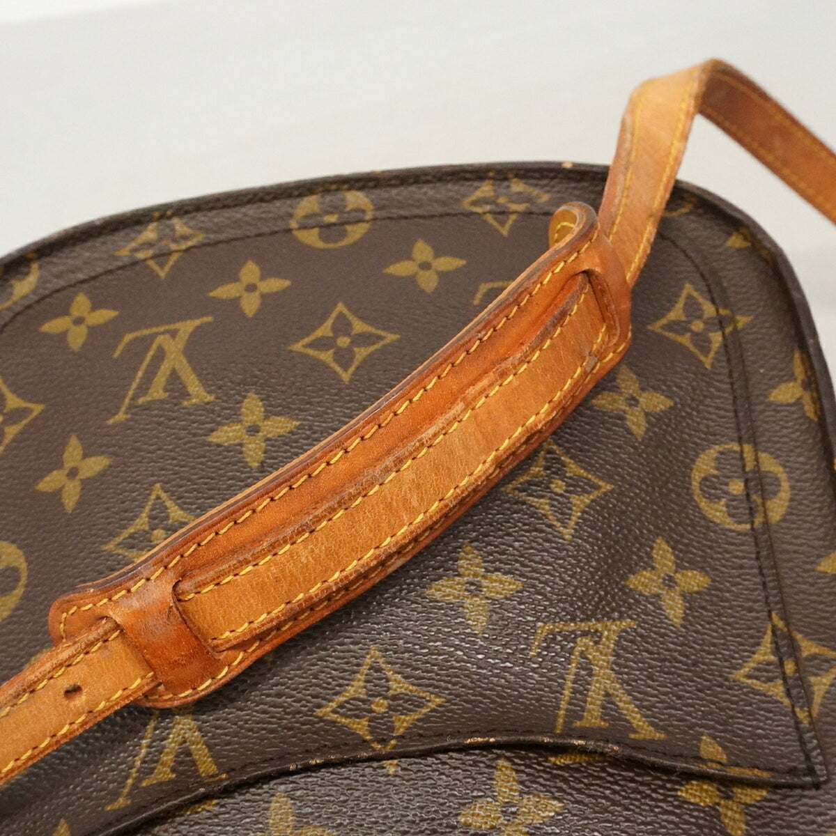 Louis Vuitton Brown Shoulder Bag (Pre-Owned)