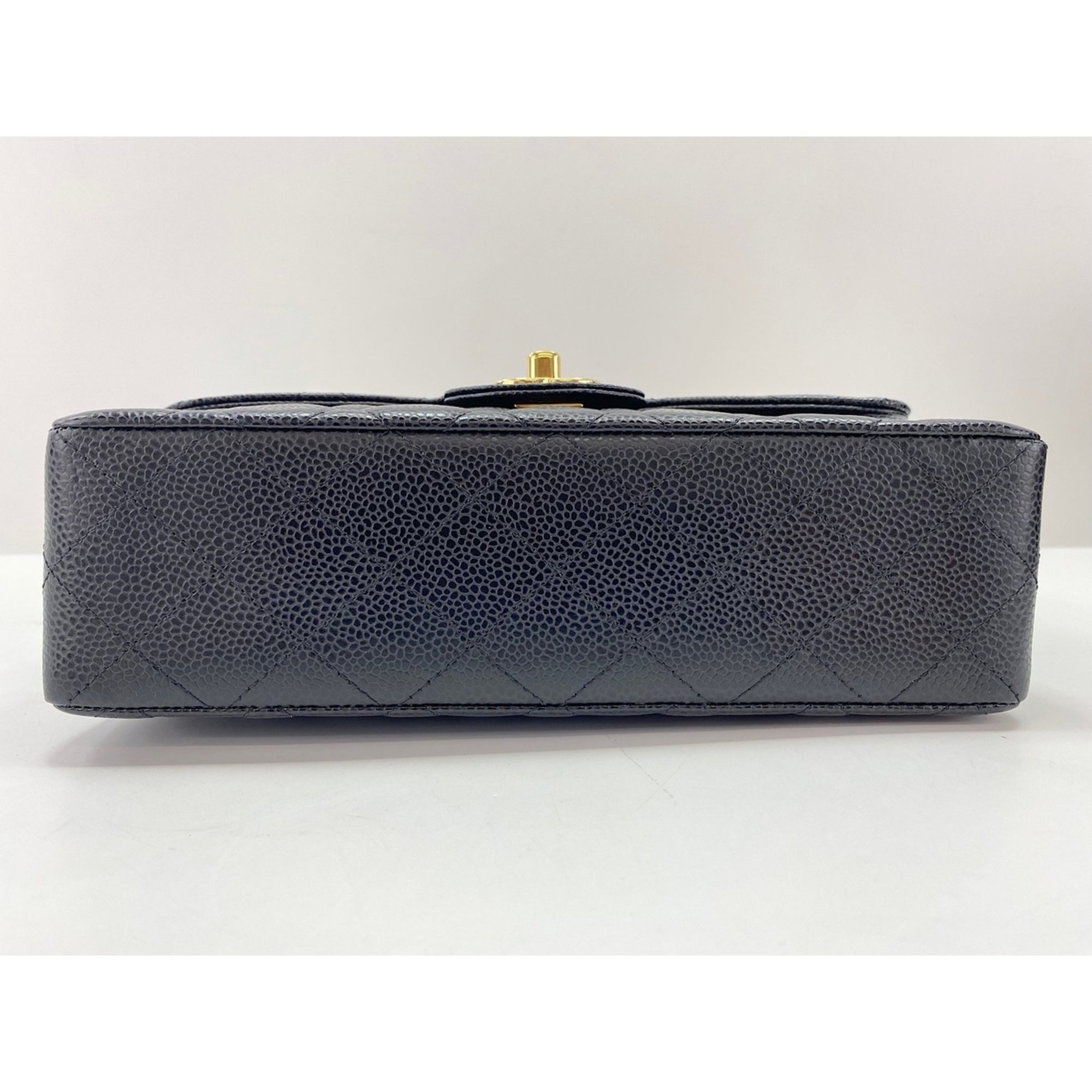 Chanel Black Shoulder Bag (Pre-Owned)
