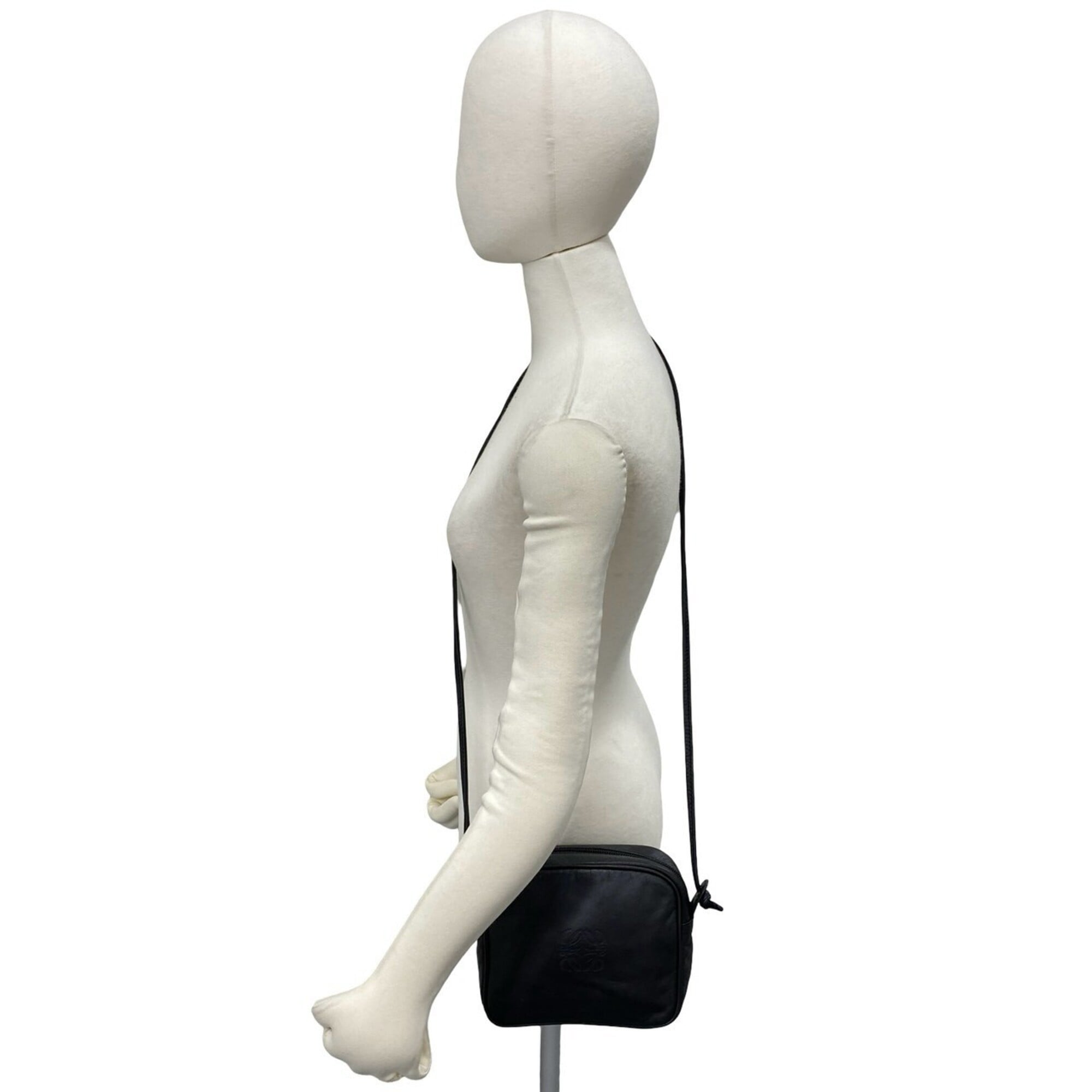Loewe Black Leather Pochette Shoulder Bag (Pre-Owned)