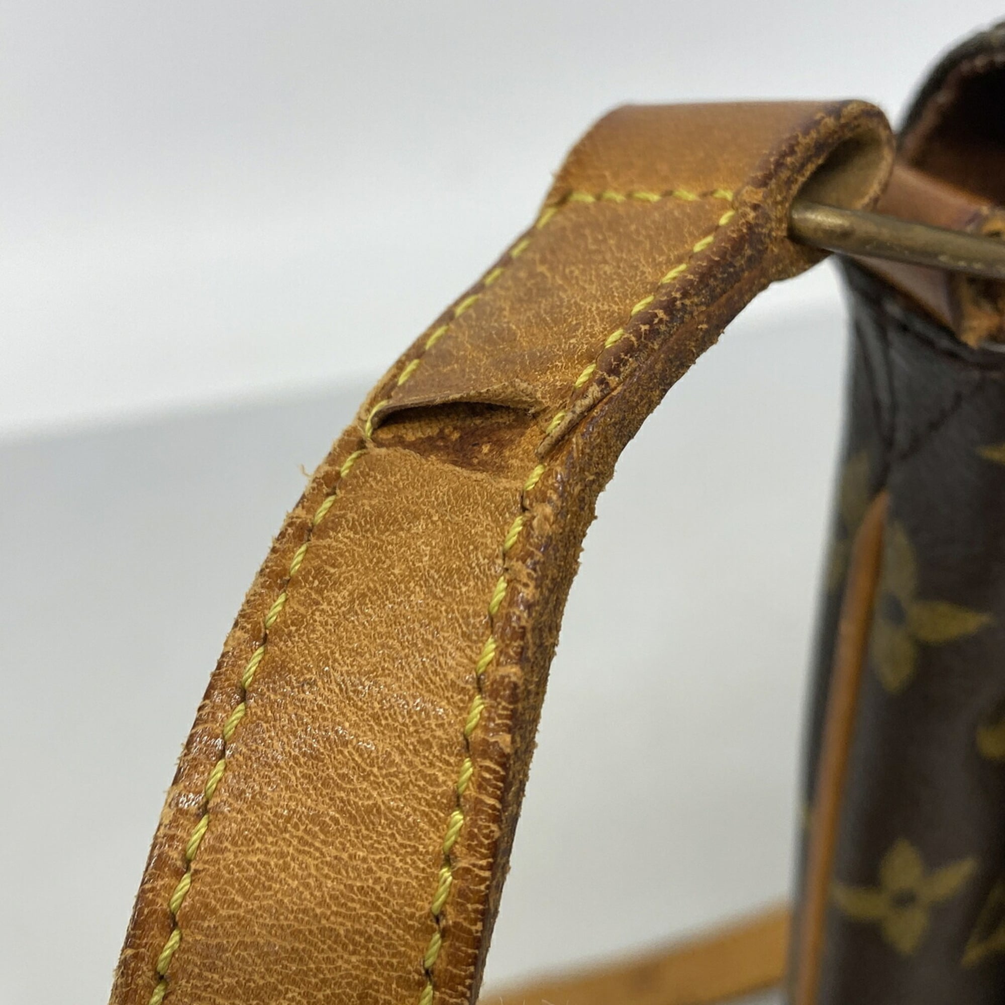 Louis Vuitton Brown Shoulder Bag (Pre-Owned)