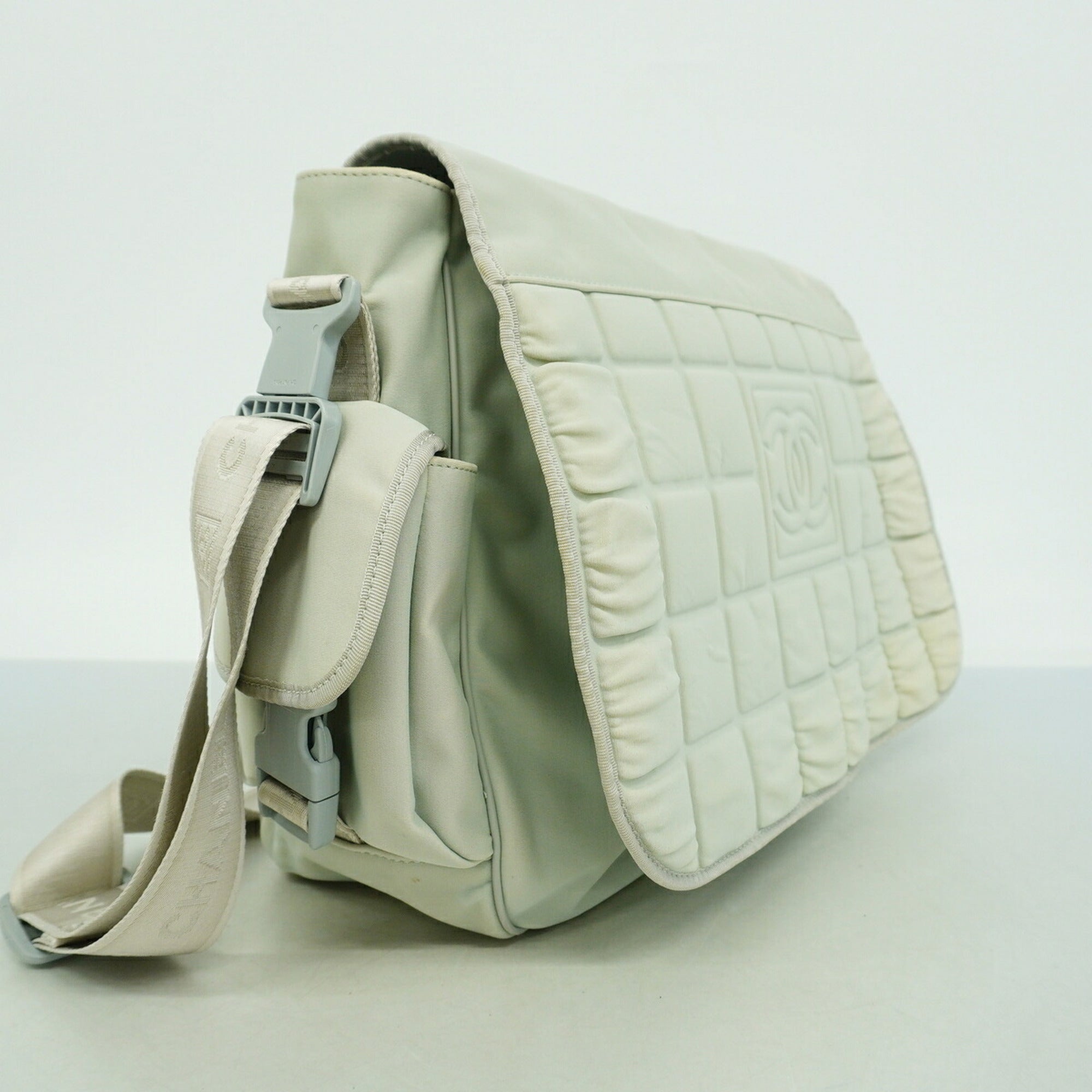 Chanel Gray Nylon Shoulder Bag (Pre-Owned)