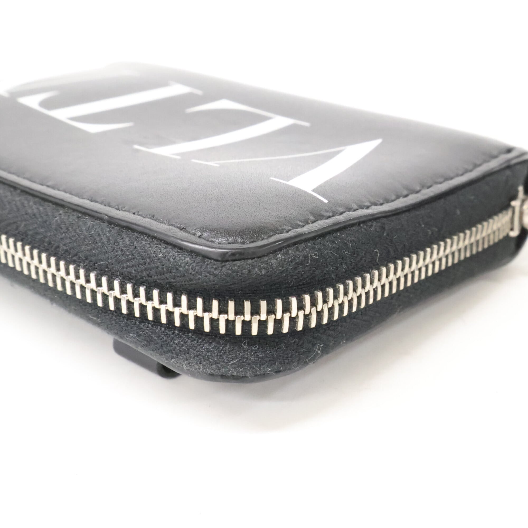 Valentino Black Leather Coin Purse/Coin Case (Pre-Owned)