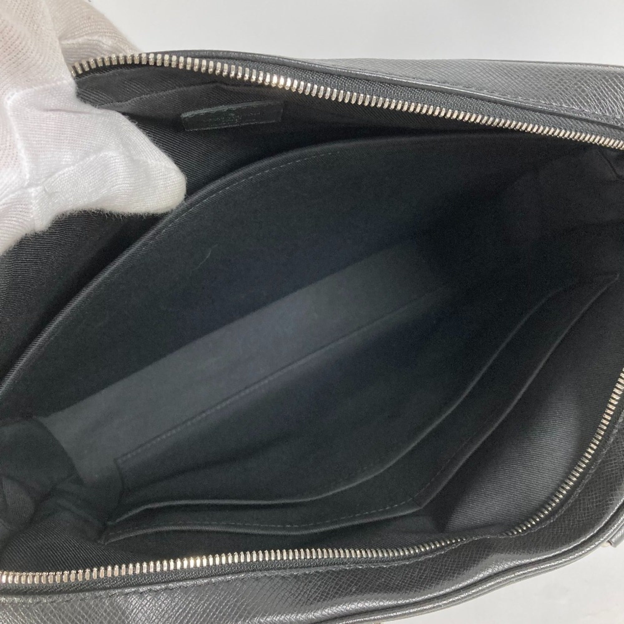 Louis Vuitton Ardoise Black Taiga Leather Briefcase (Pre-Owned)